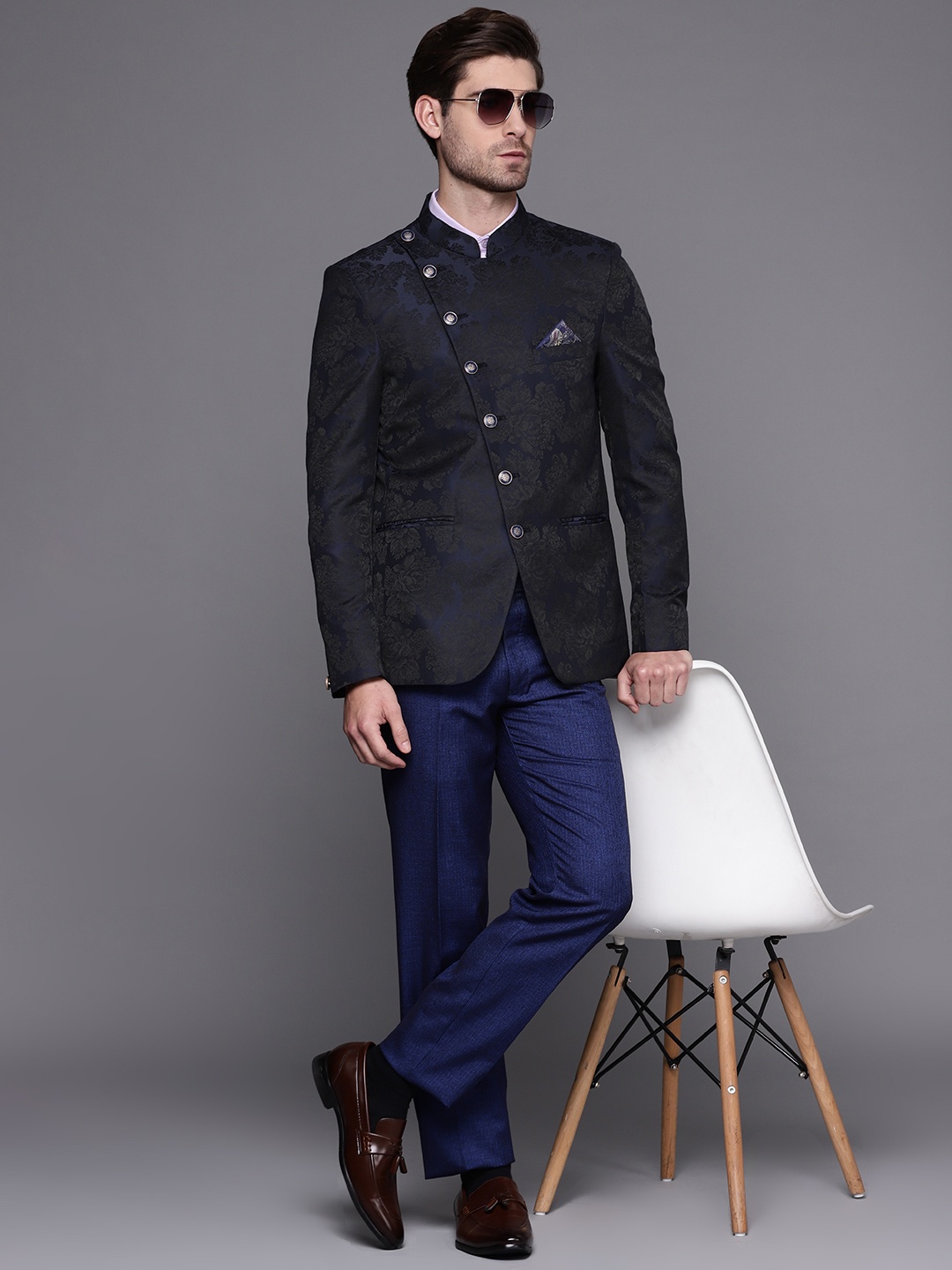 

Manu Men Navy Blue & Black Self Design Single Breasted Smart Casual Blazer