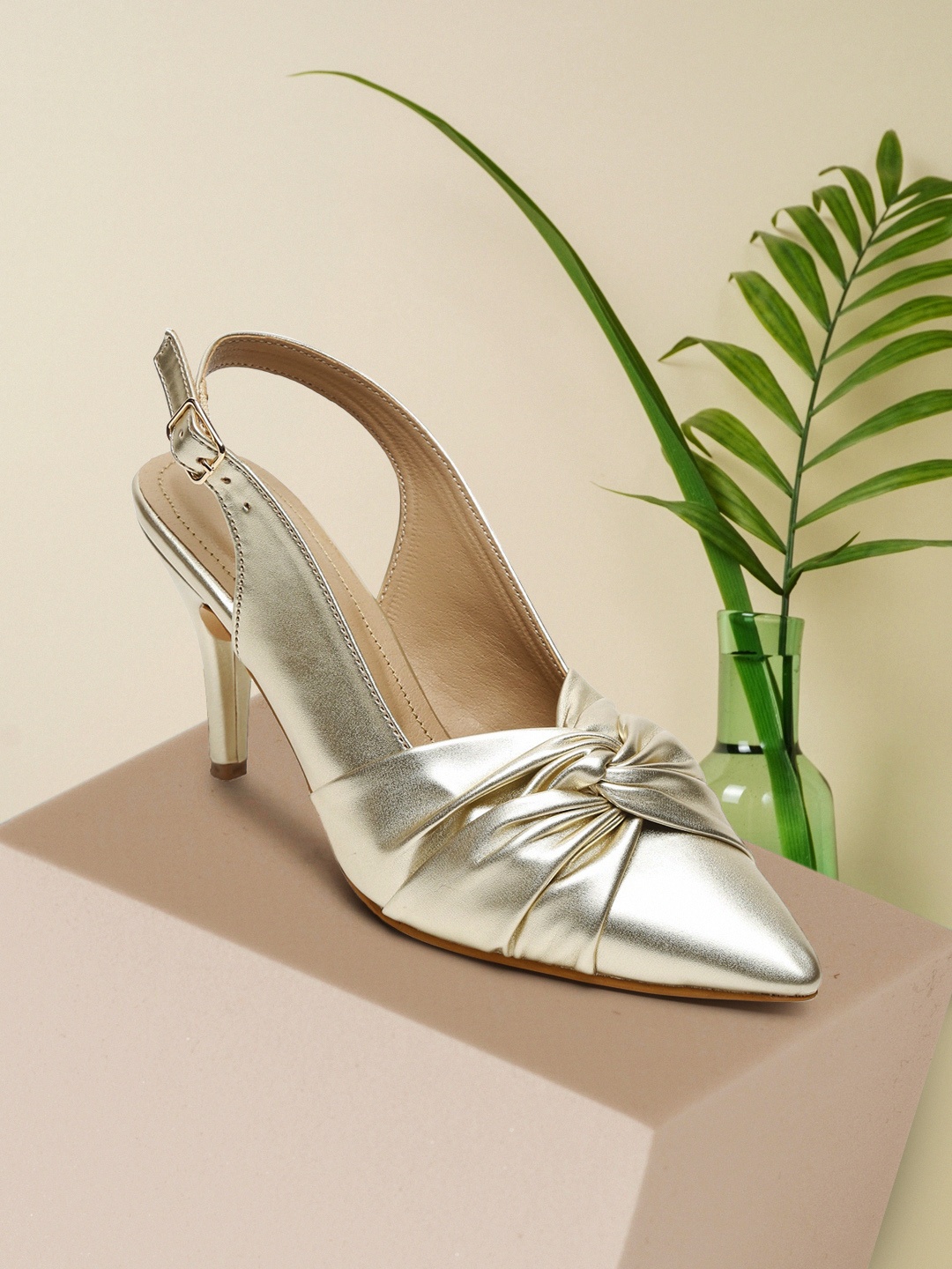 

Flat n Heels Gold-Toned Solid Twisted Mules with Buckles