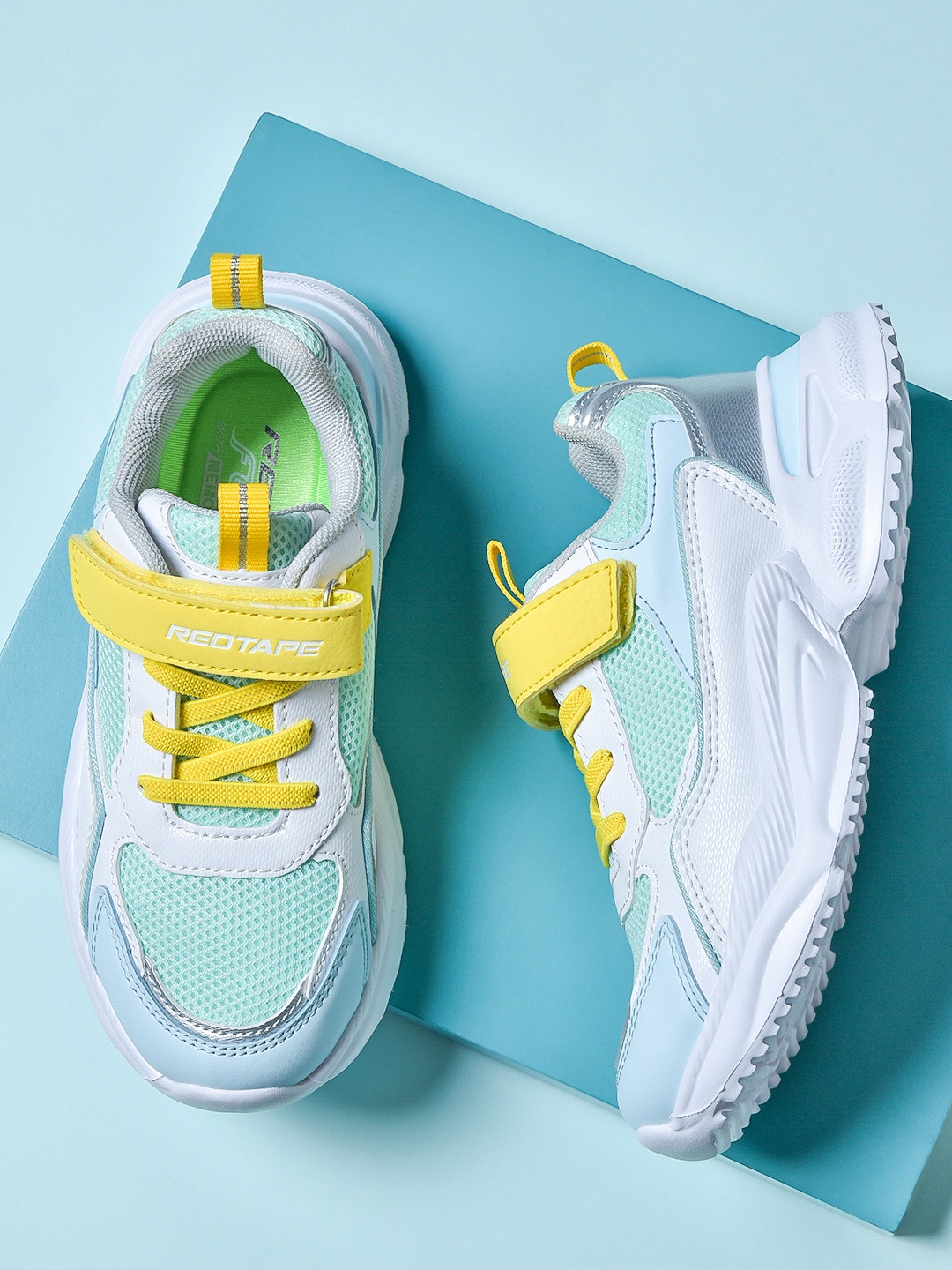 

Red Tape Kids White & Green Coloulourblocked Sports Shoes