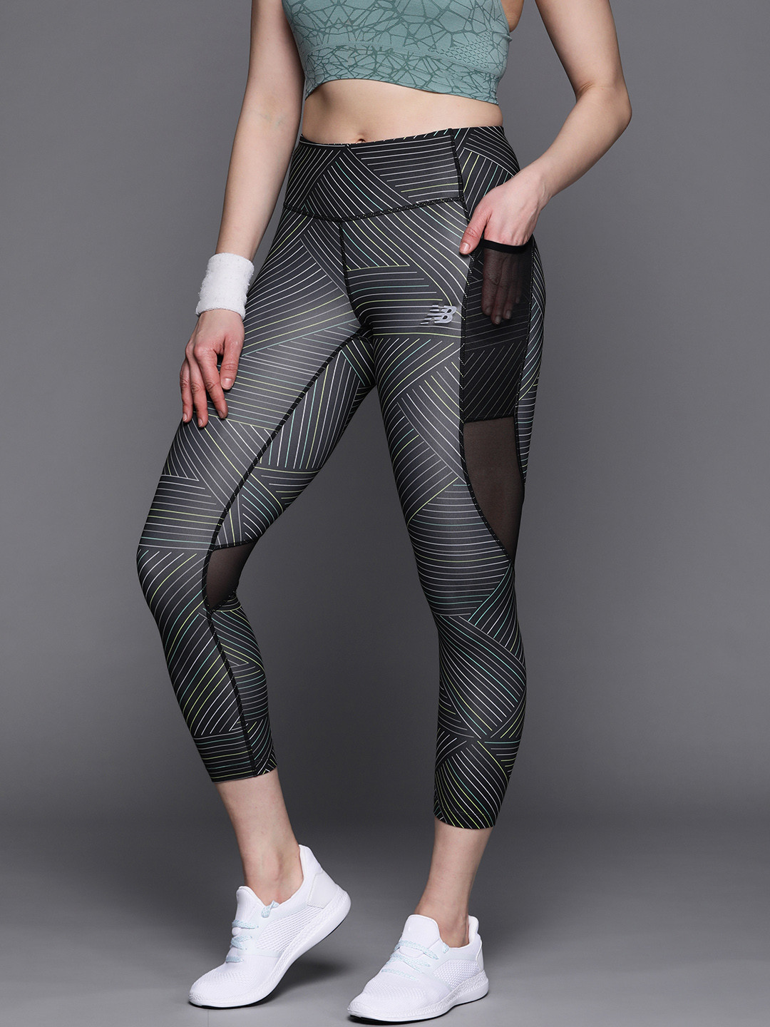 

New Balance Women Black & Grey Printed Running Tights