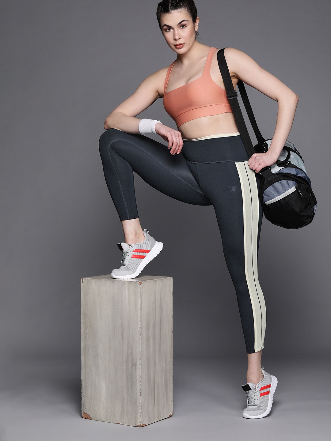 

New Balance Women Navy Blue Solid Running Tights with Side Stripe