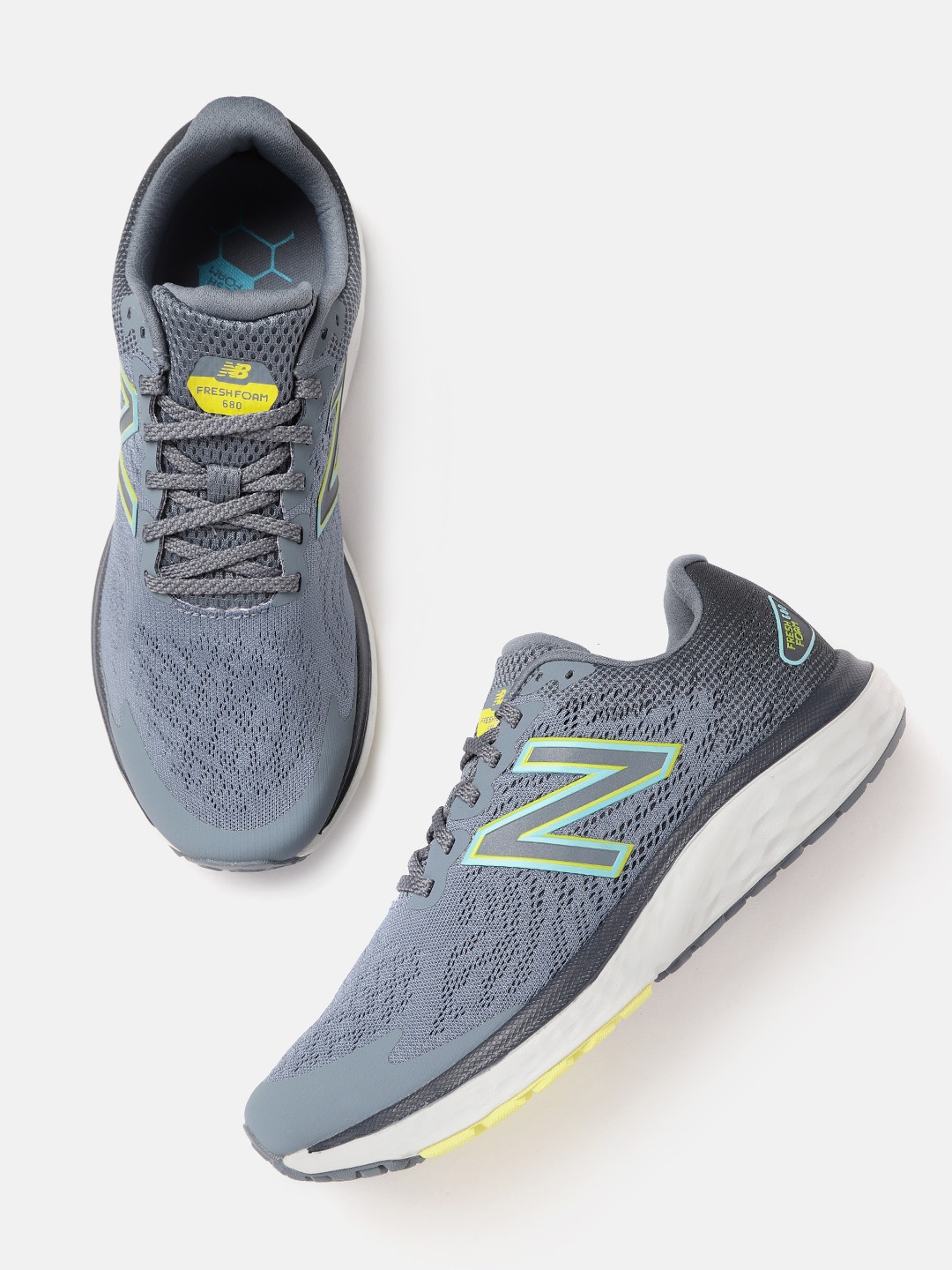 

New Balance Men Grey Woven Design Running Shoes