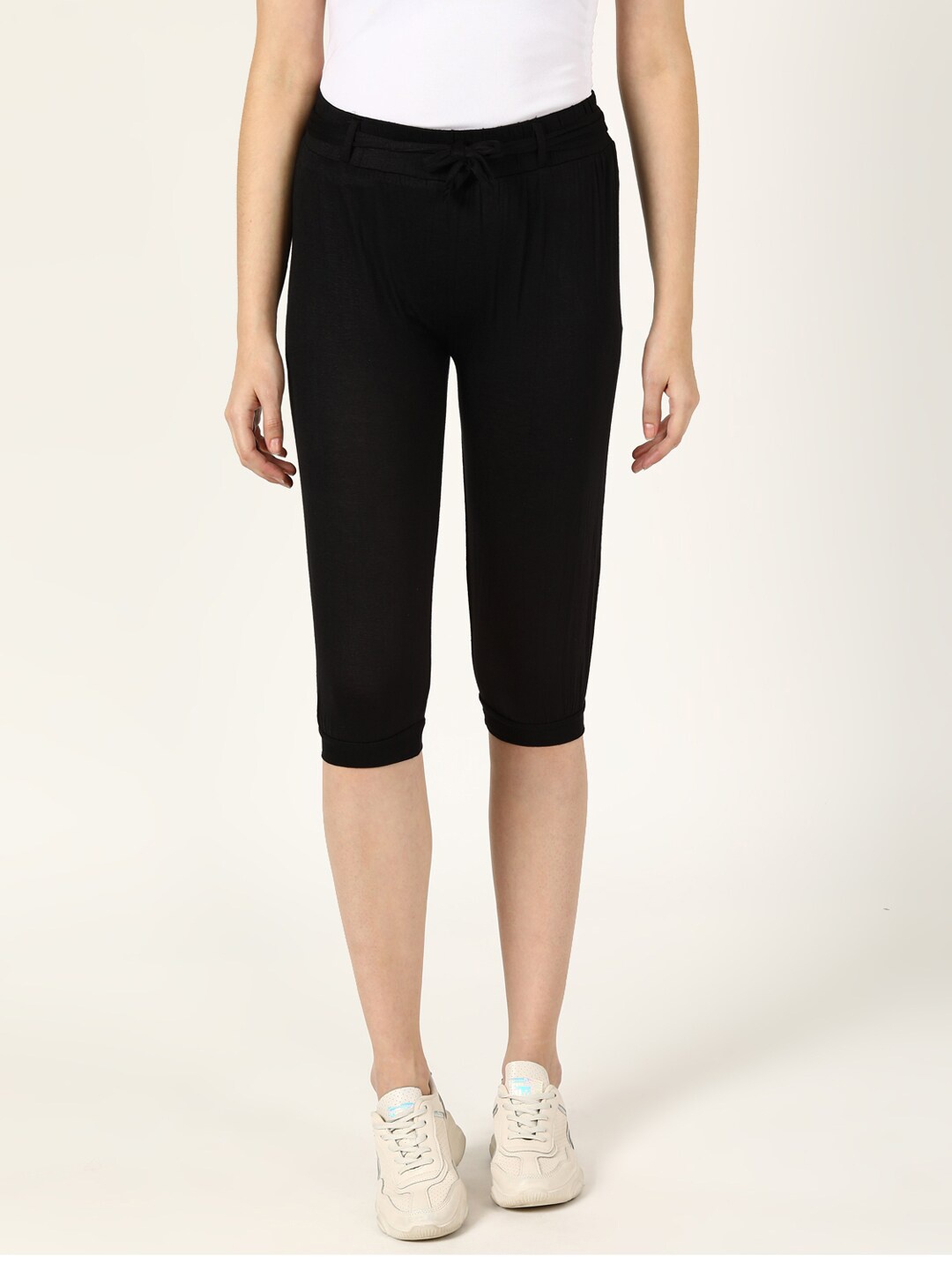 

V2 Value & Variety Women Black Capris
