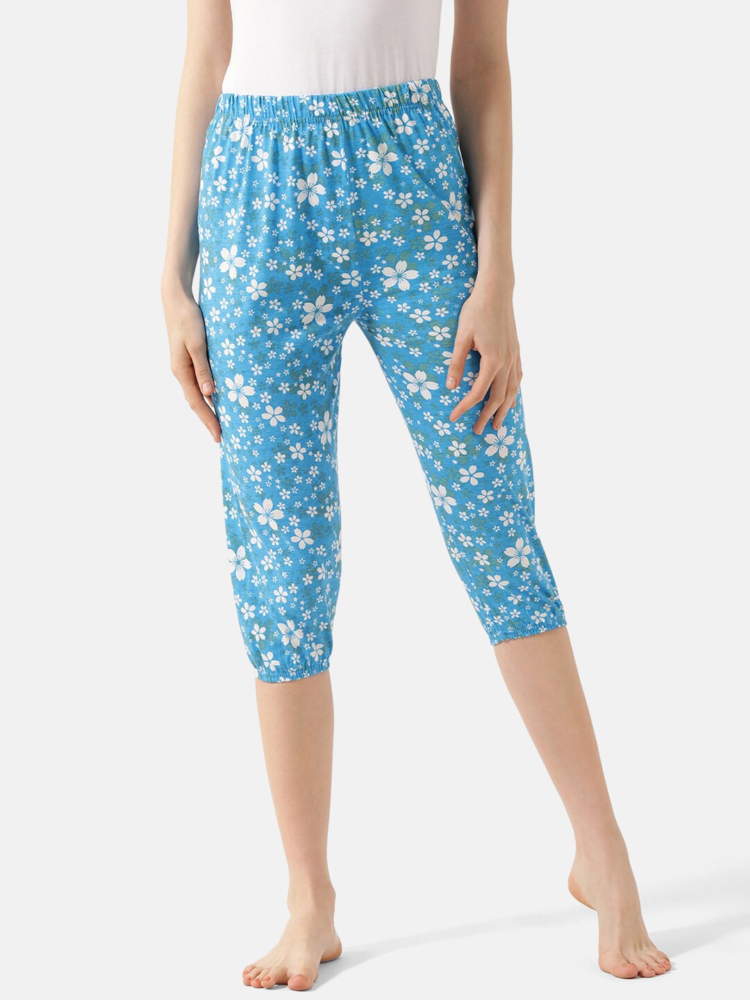

V2 Value & Variety Women Blue & White Printed Lounge Capris
