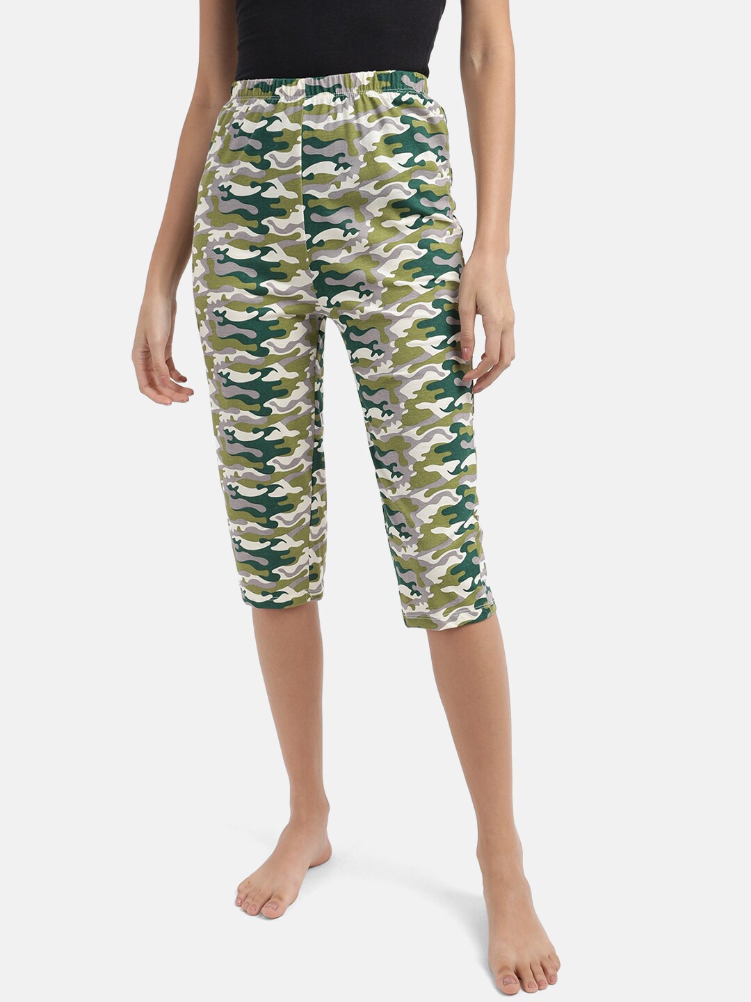 

V2 Value & Variety Women Green & White Printed Capris