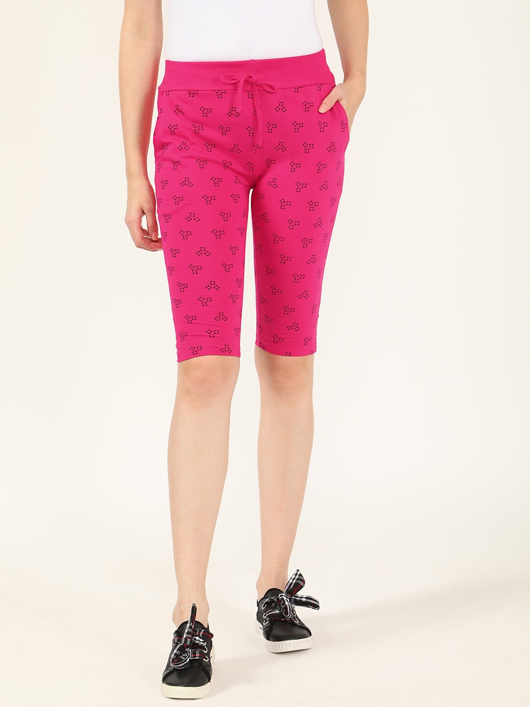 

V2 Value & Variety Women Pink & Black Printed Capris