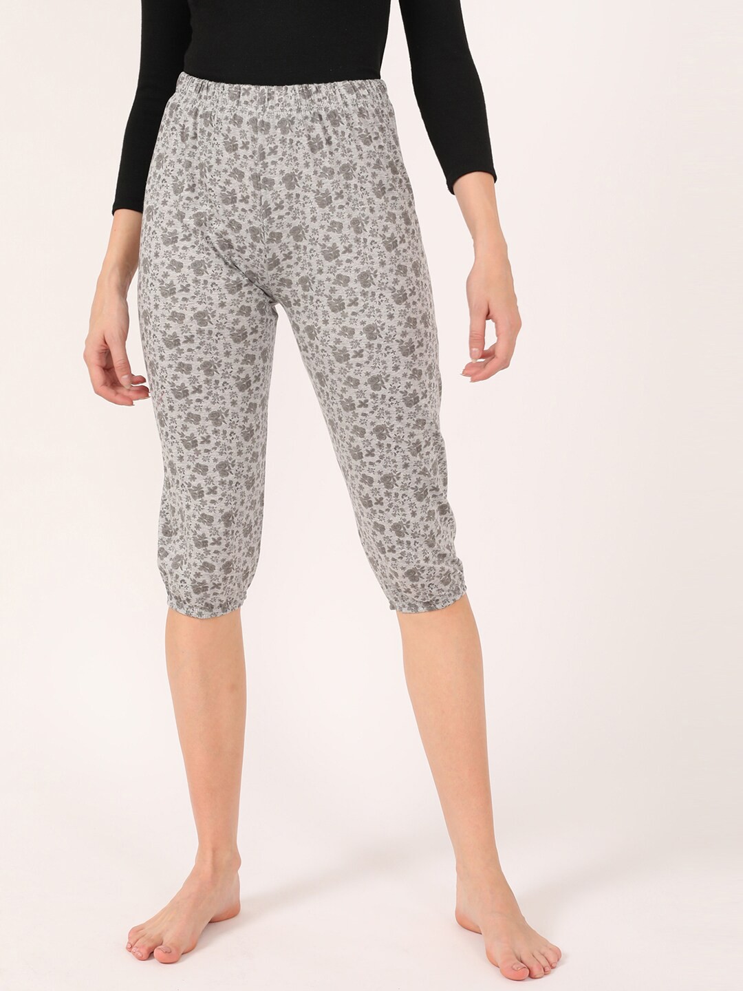 

V2 Value & Variety Women Grey Printed Capris