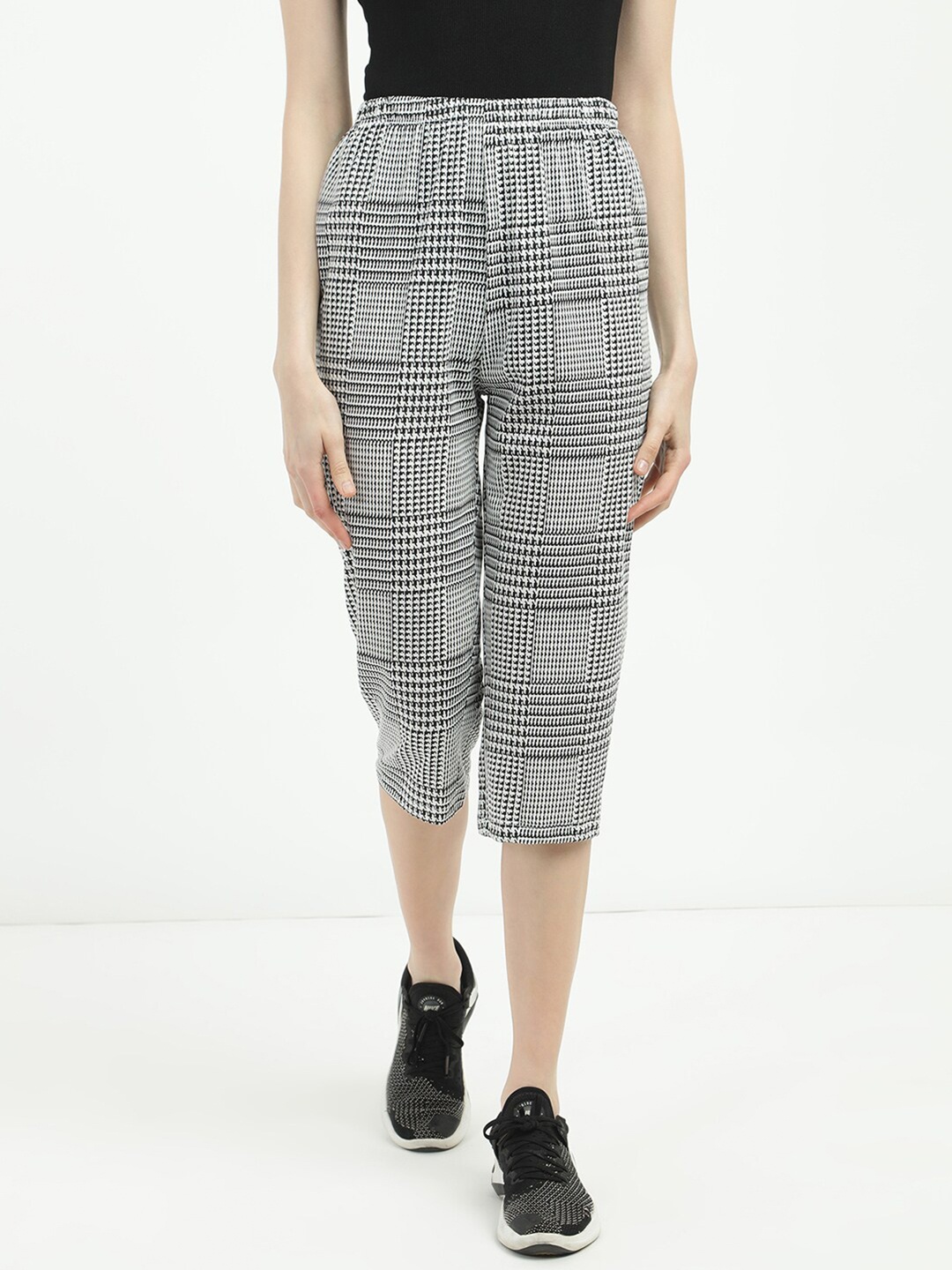 

V2 Value & Variety Women Black & White Printed Capris