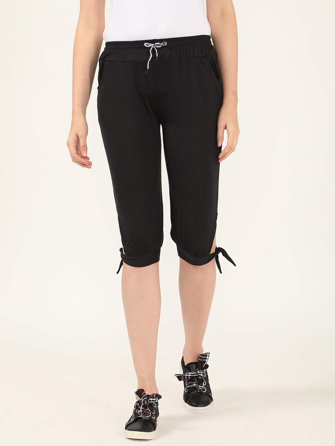 

V2 Value & Variety Women Black Capris