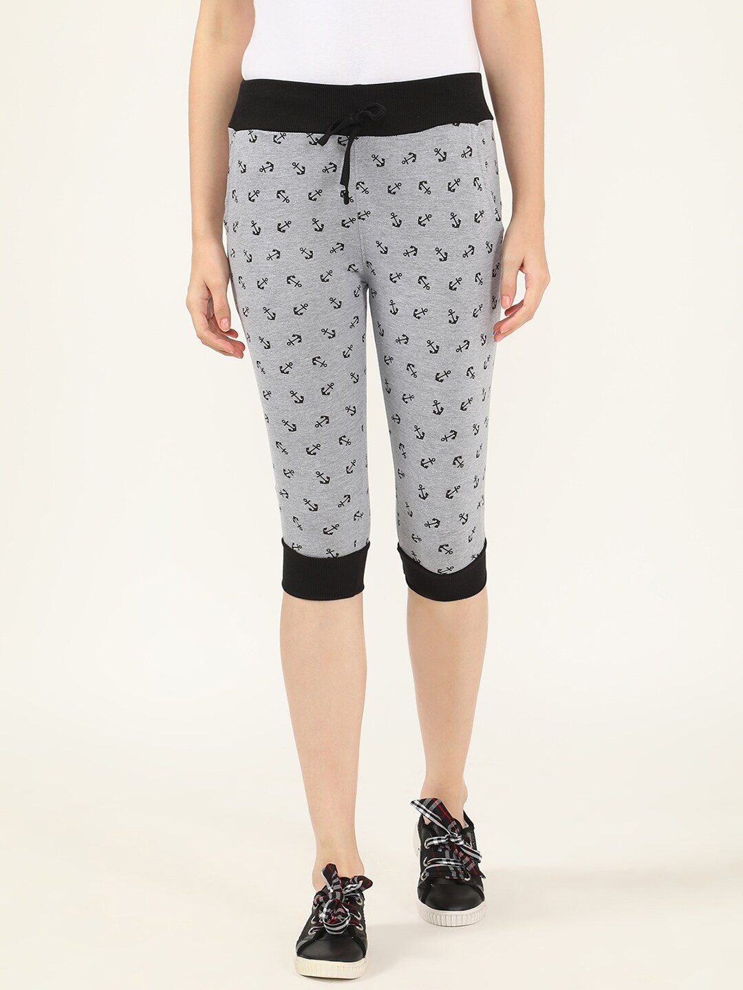 

V2 Value & Variety Women Grey Printed Capris