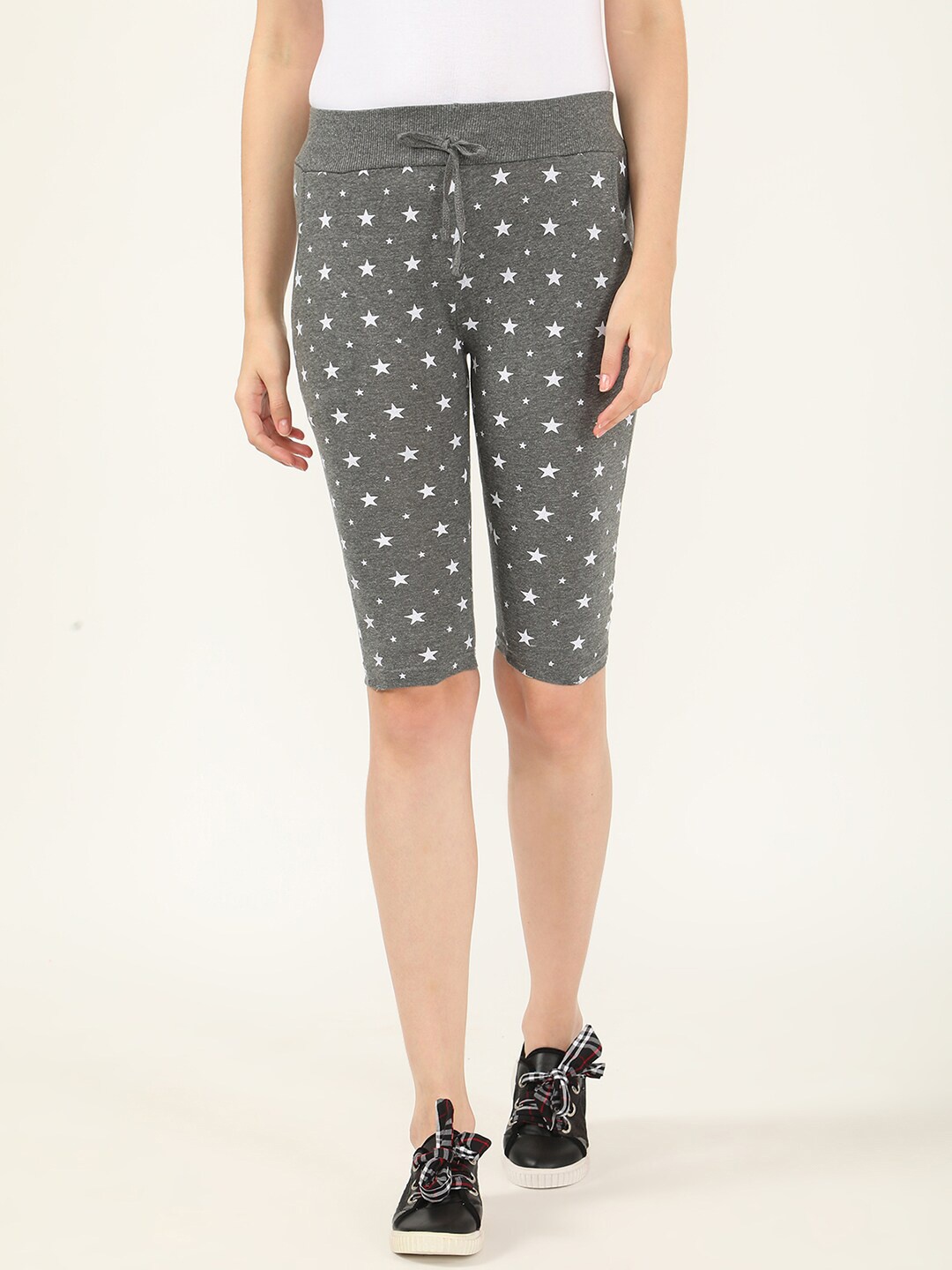 

V2 Value & Variety Women Grey & White Printed Capris