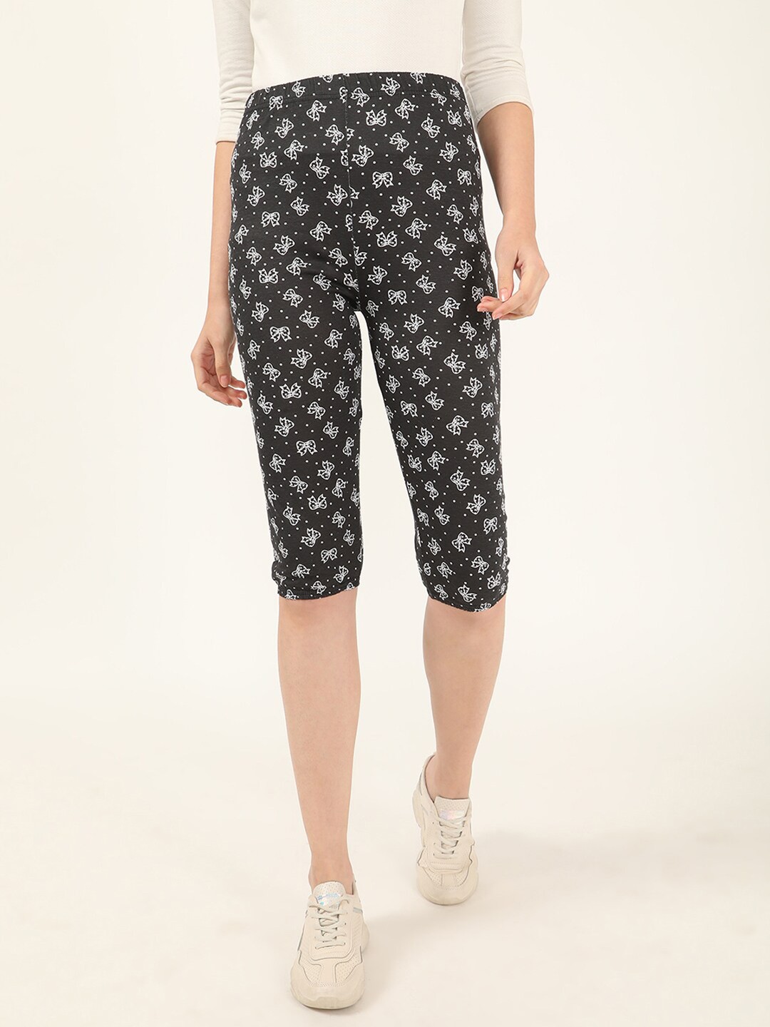 

V2 Value & Variety Women Black & White Printed Capris