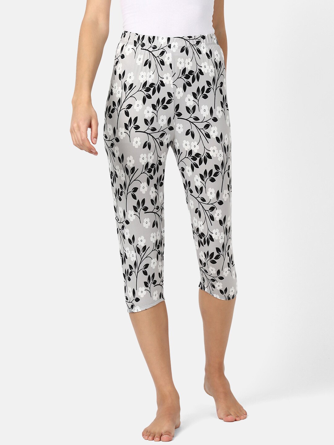 

V2 Value & Variety Women Grey & Black Printed Capris