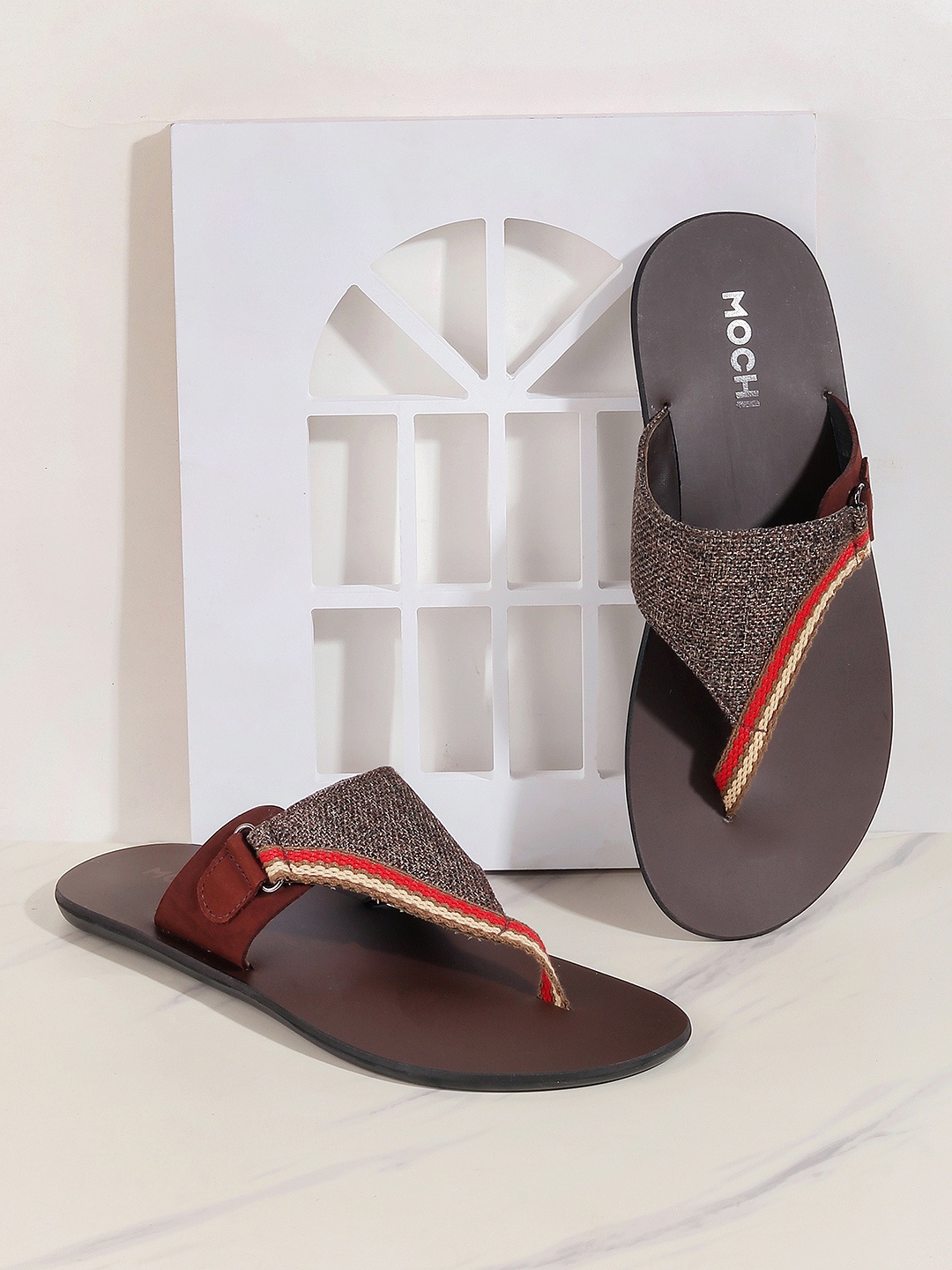 

Mochi Men Brown & Red Comfort Sandals