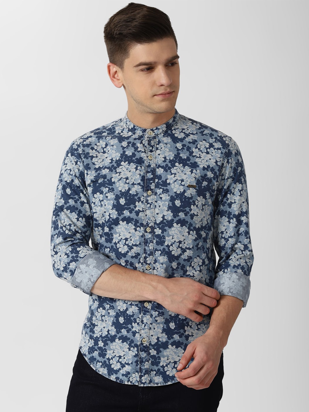 

Peter England Casuals Men Blue Slim Fit Floral Opaque Printed Casual Shirt