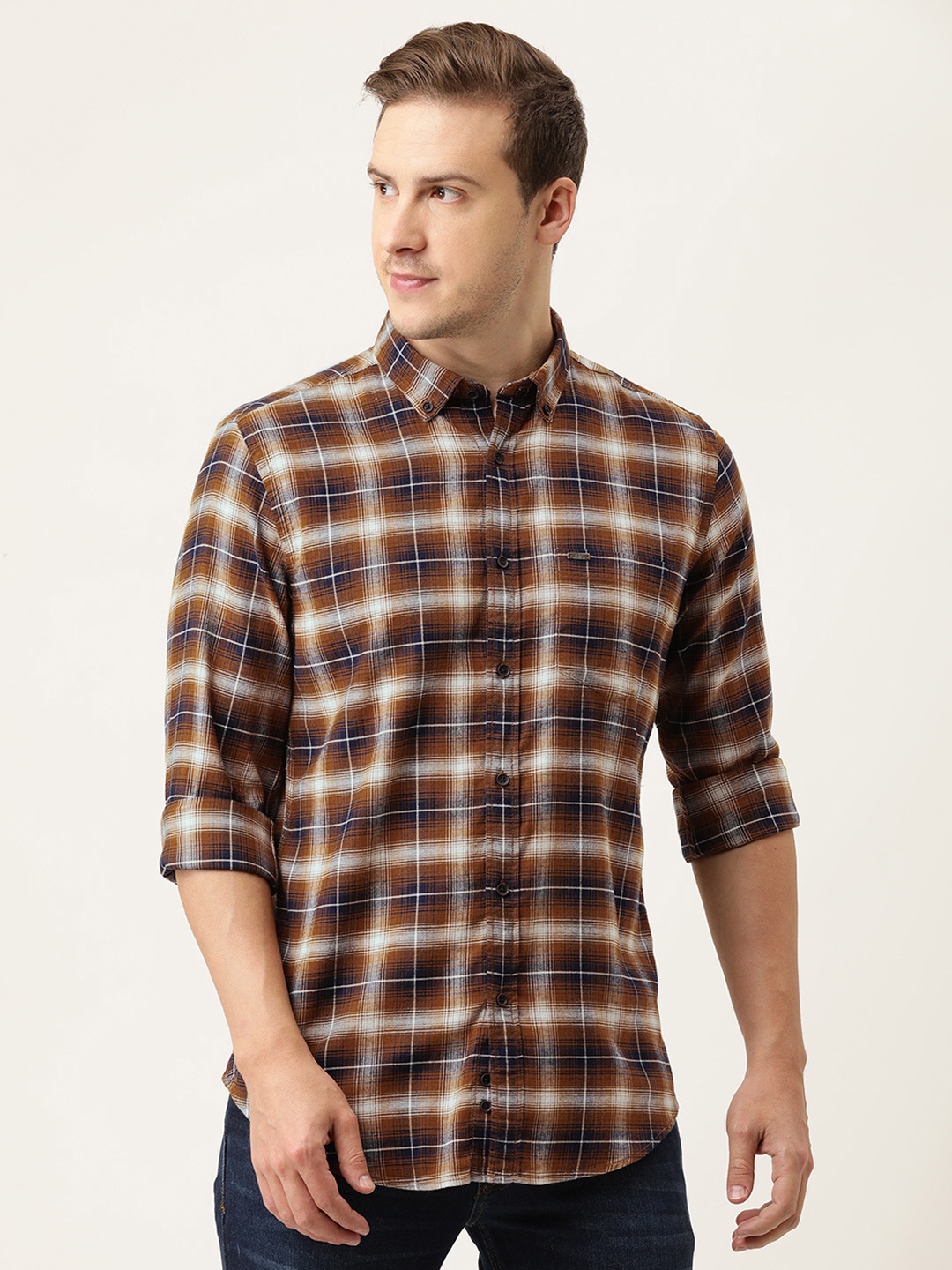 

Peter England Casuals Men & Off-White Brown Slim Fit Cotton Checked Casual Shirt