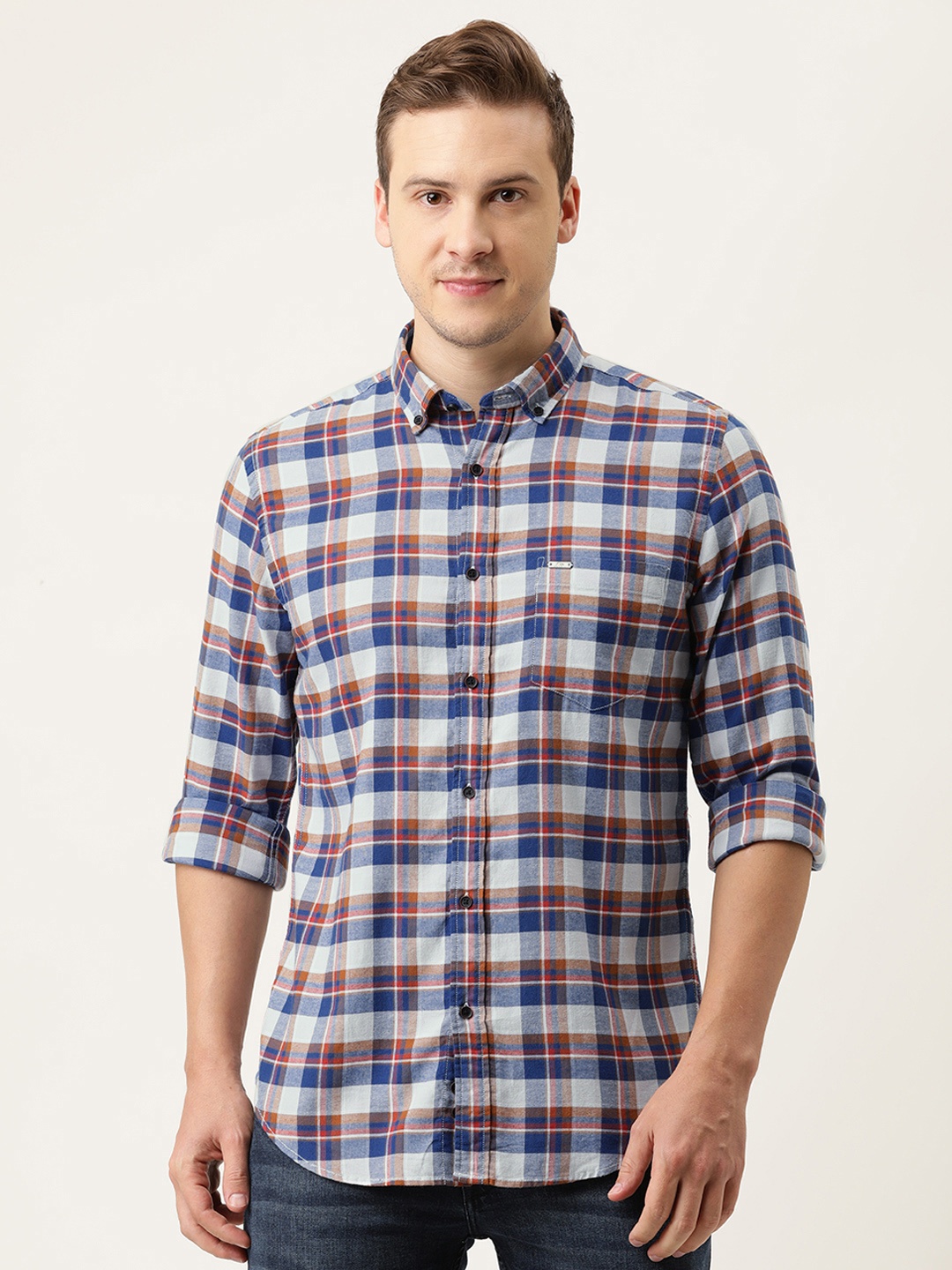 

Peter England Casuals Men & White Blue Slim Fit Cotton Checked Casual Shirt