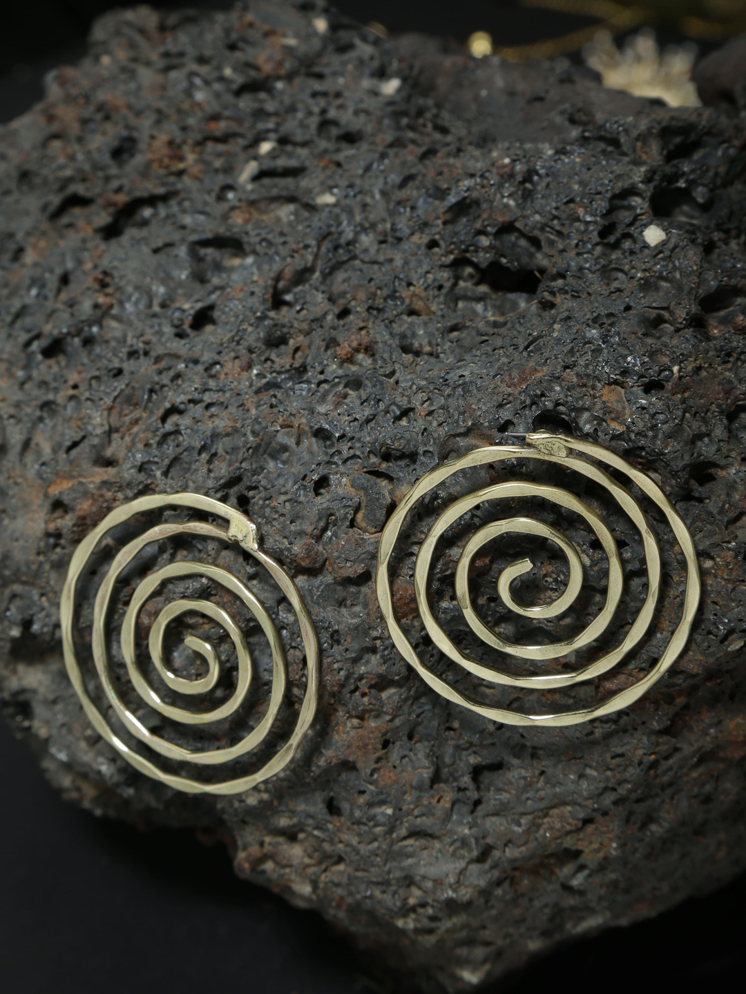 

DIVA WALK Gold-Plated Circular Studs Earrings