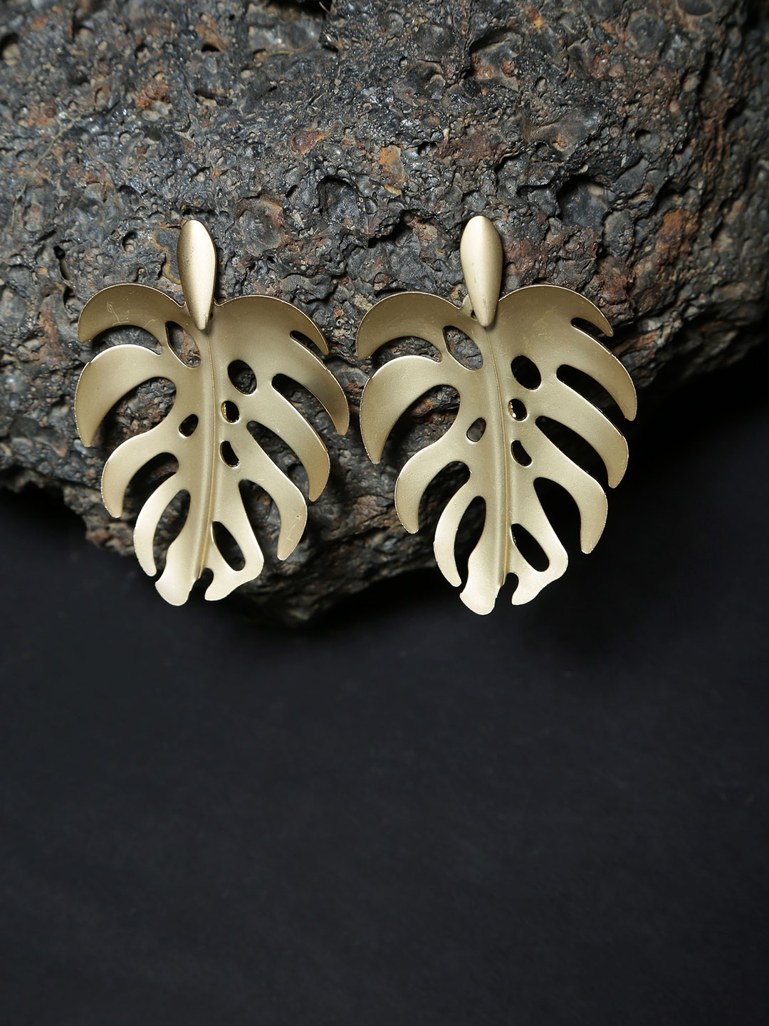 

DIVA WALK Gold-Toned Leaf Shaped Studs Earrings