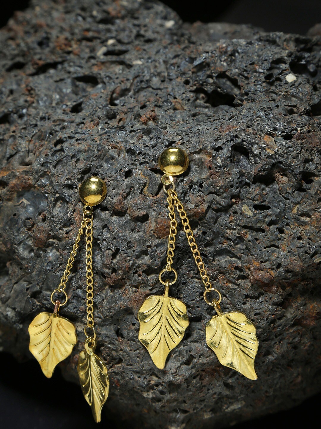 

DIVA WALK Gold-Toned Leaf Shaped Drop Earrings