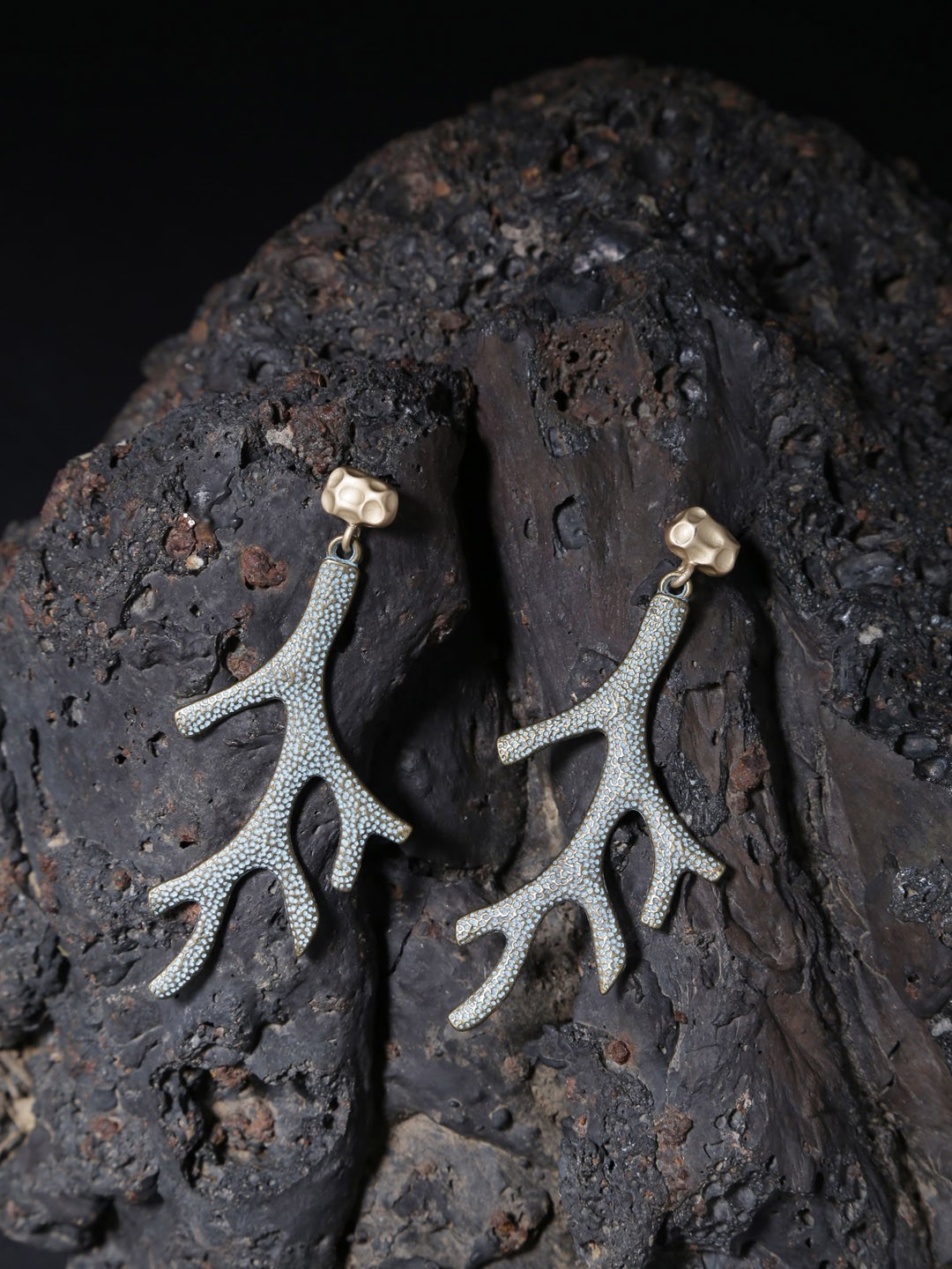 

DIVA WALK Gold-Toned & Blue Contemporary Drop Earrings