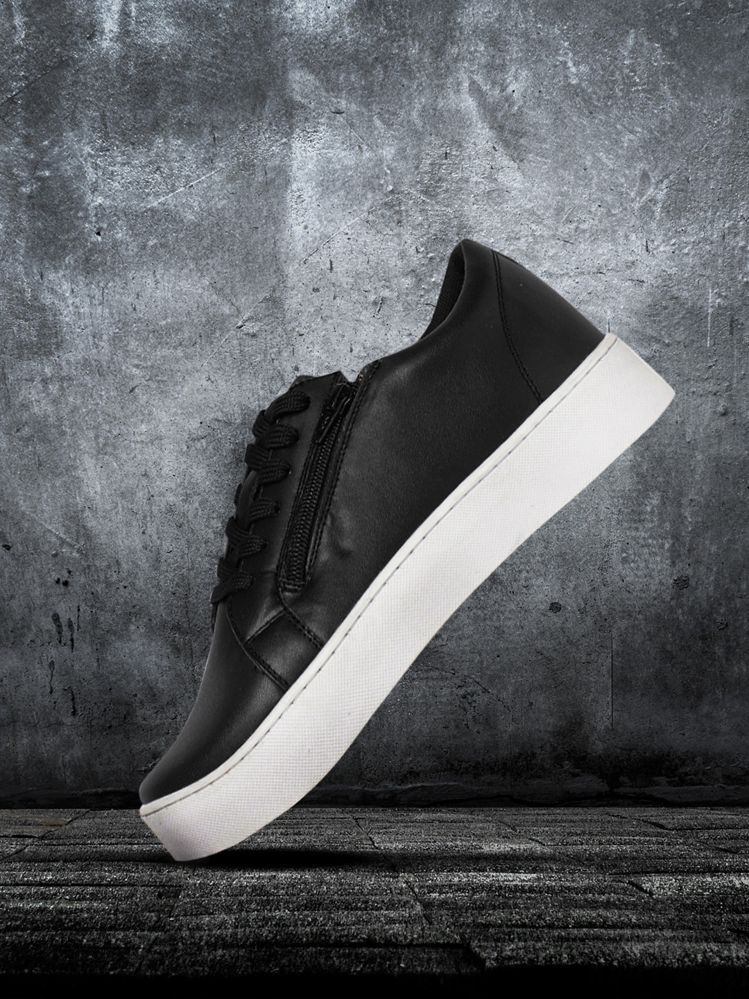 

The Roadster Lifestyle Co Women Black Solid Flatform Sneakers