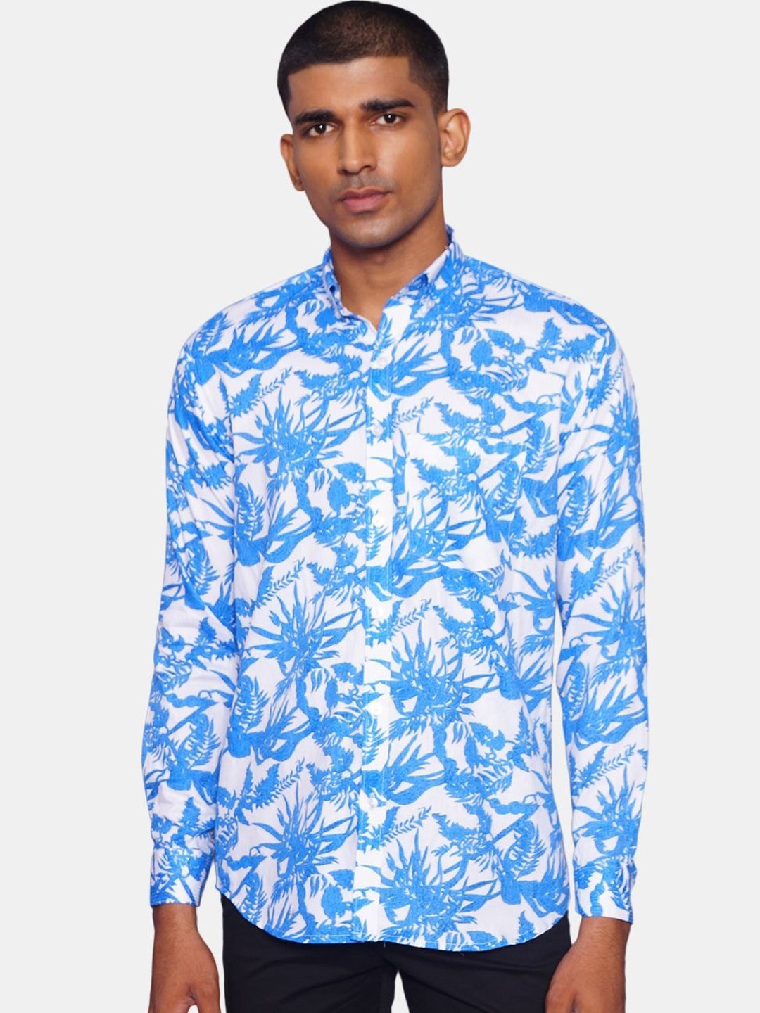 

Wintage Men White Floral Opaque Printed Pure Cotton Casual Shirt