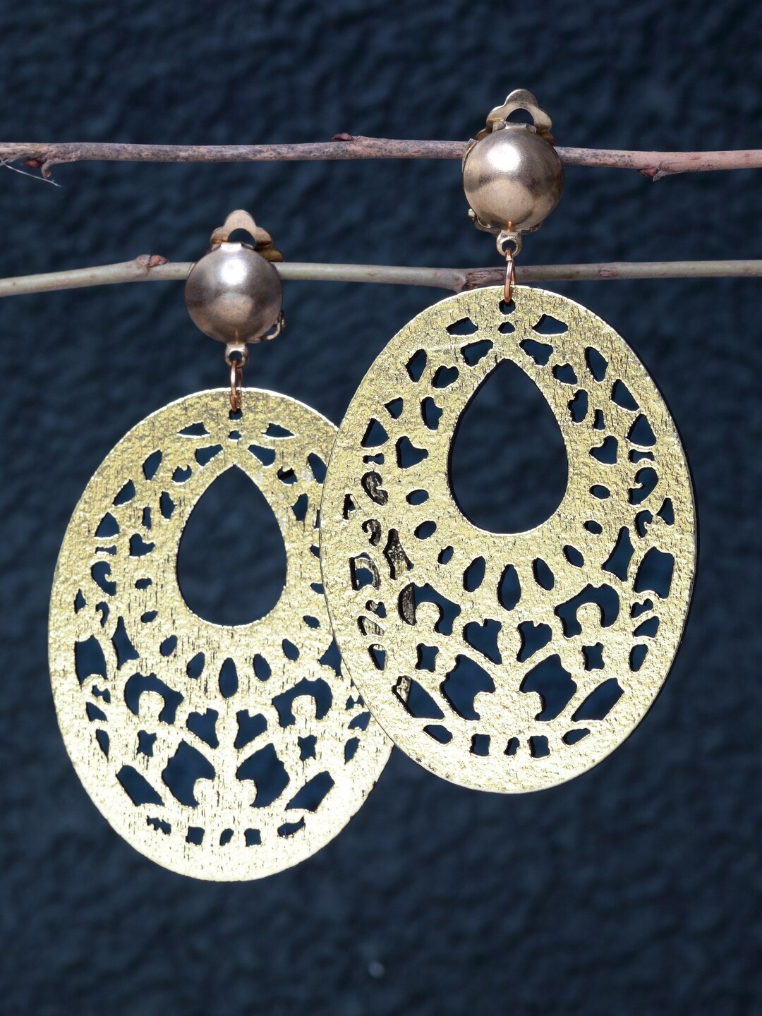 

DIVA WALK Gold-Toned Contemporary Drop Earrings
