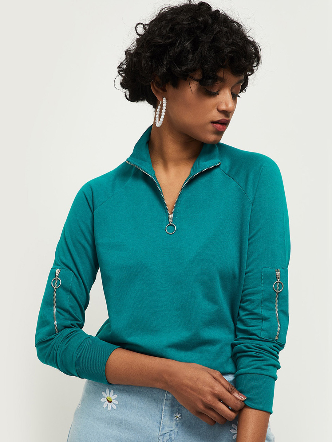 

max Women Green Solid Sweatshirt