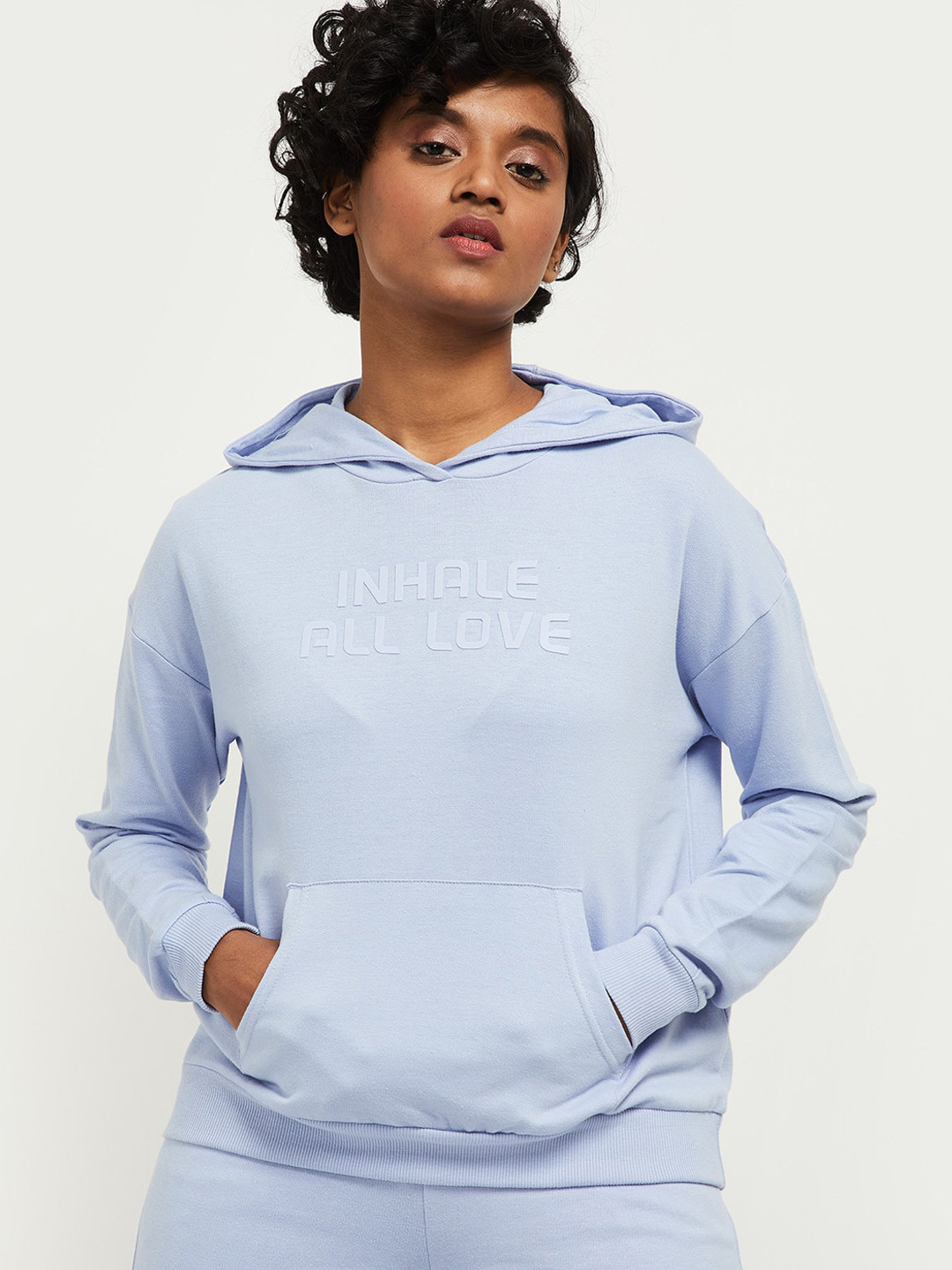 

max Women Blue Solid Hooded Sweatshirt