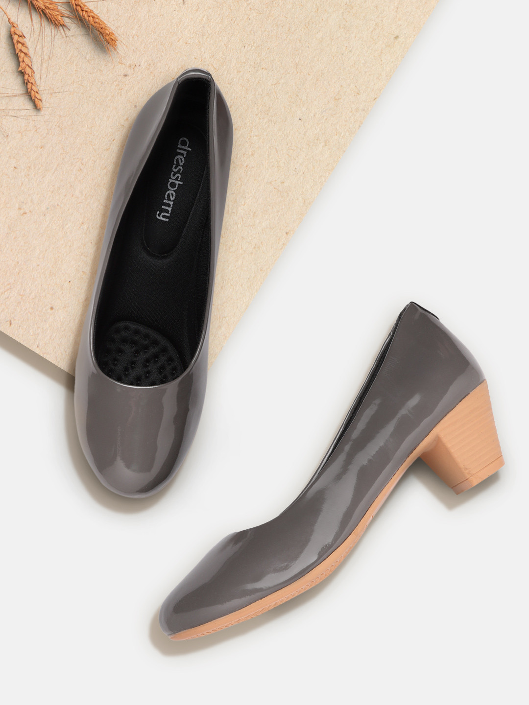 

DressBerry Grey Solid Pumps