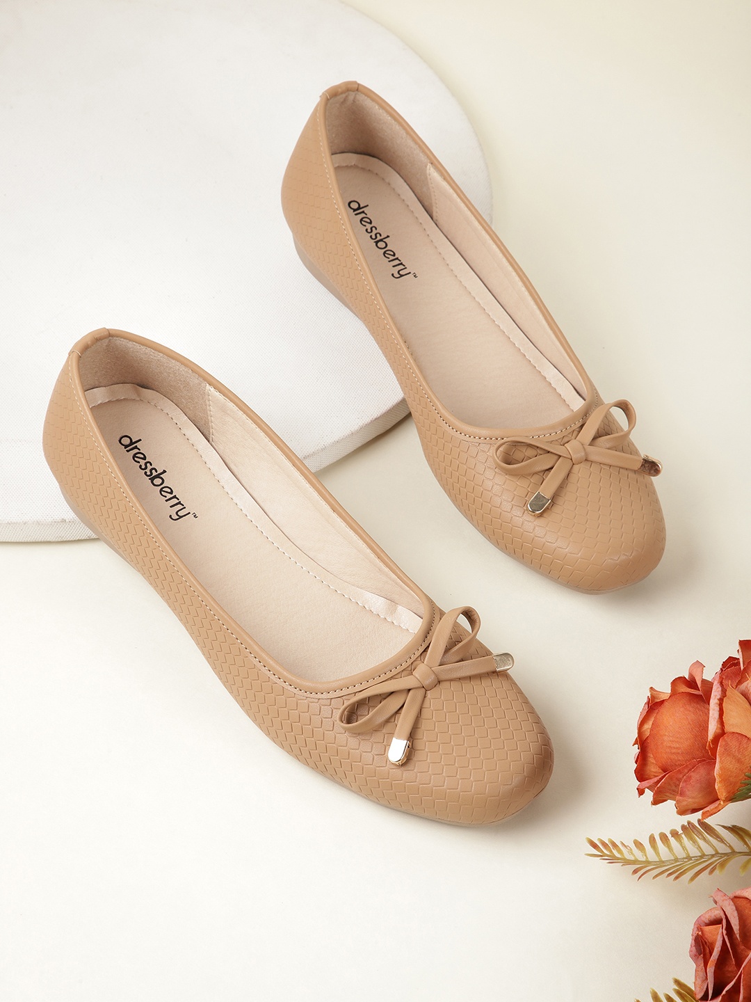 

DressBerry Women Snakeskin Textured Ballerinas with Bows Detail, Beige