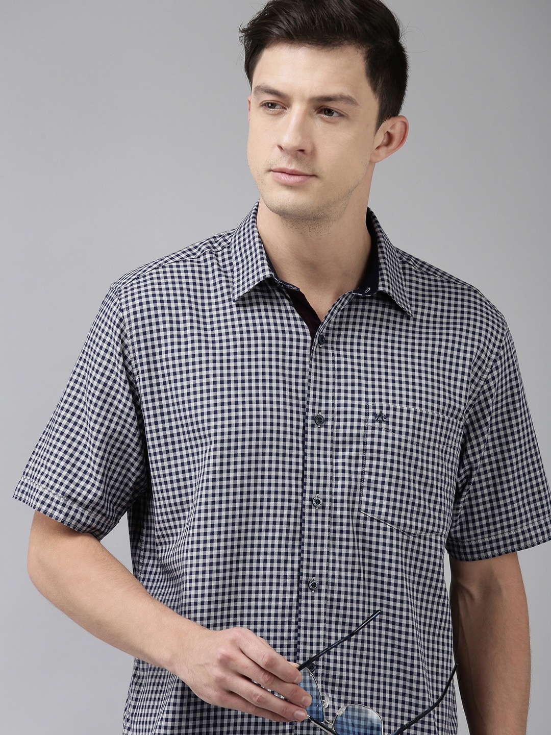 

Arrow Sport Men Navy Blue & White Slim Fit Checked Pure Cotton Casual Shirt