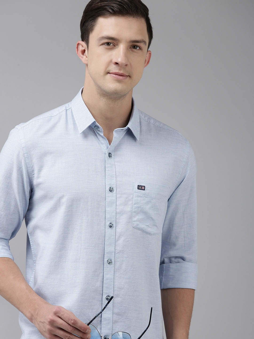 

Arrow Sport Men Blue Solid Slim Fit Cutway Collar Casual Shirt