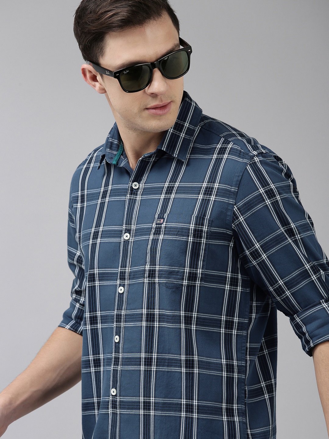 

Arrow Sport Men Blue & White Checked Slim Fit Pure Cotton Casual Shirt