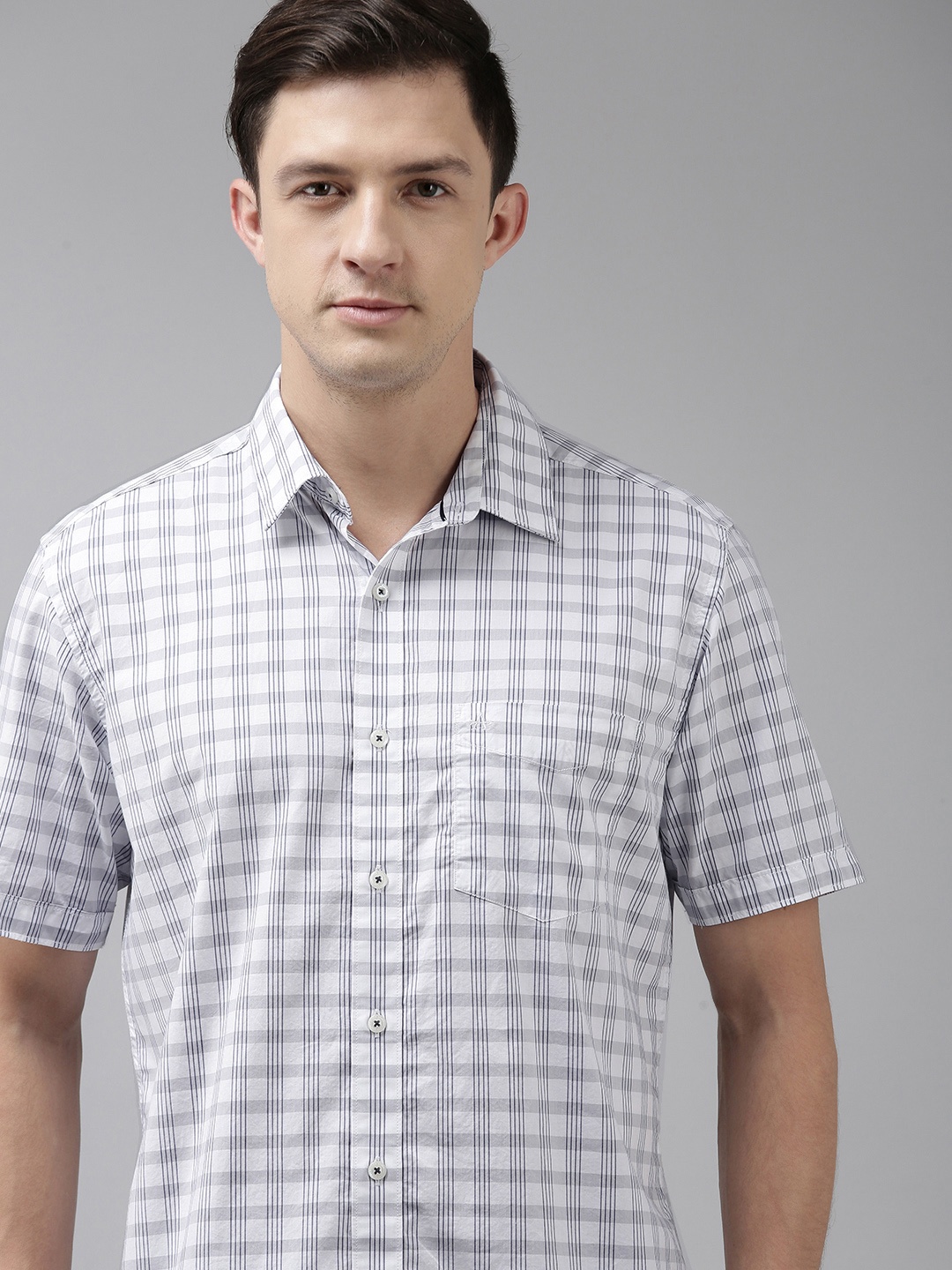 

Arrow Sport Men White & Navy Blue Checked Pure Cotton Casual Shirt