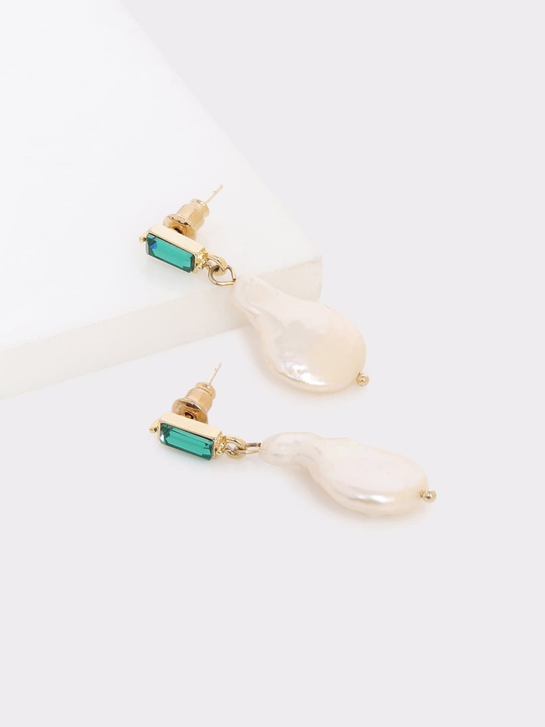 

Mikoto by FableStreet Green Classic Drop Earrings