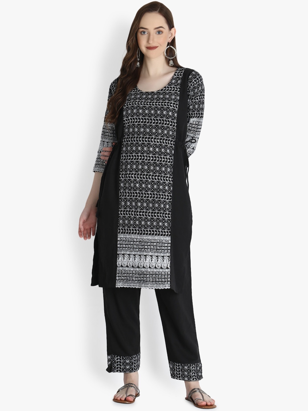 

OM SAI LATEST CREATION Women Black Geometric Kurta