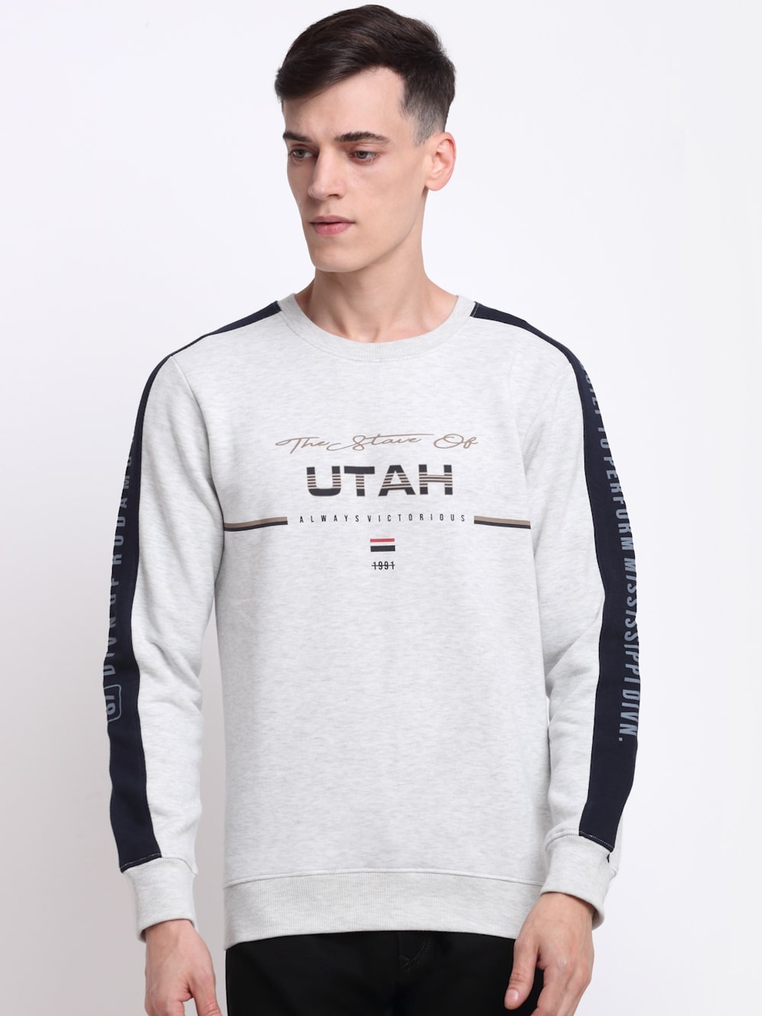

Rodamo Men Grey Melange Printed Sweatshirt