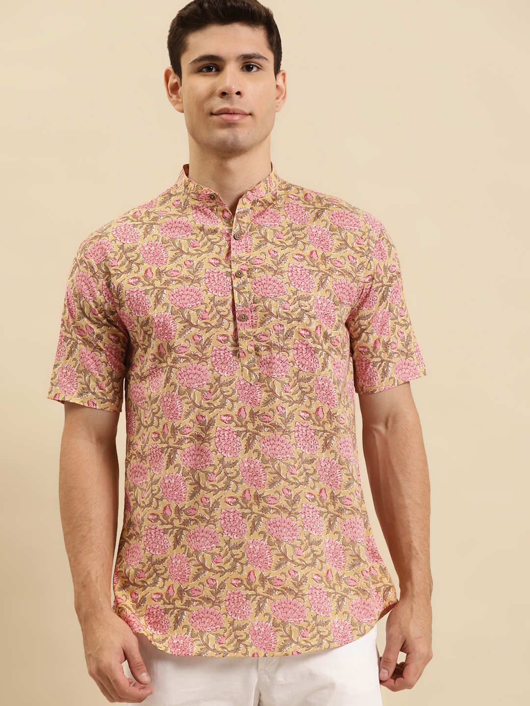 

RAJUBHAI HARGOVINDAS Men Yellow Floral Hand Block Printed Kurta