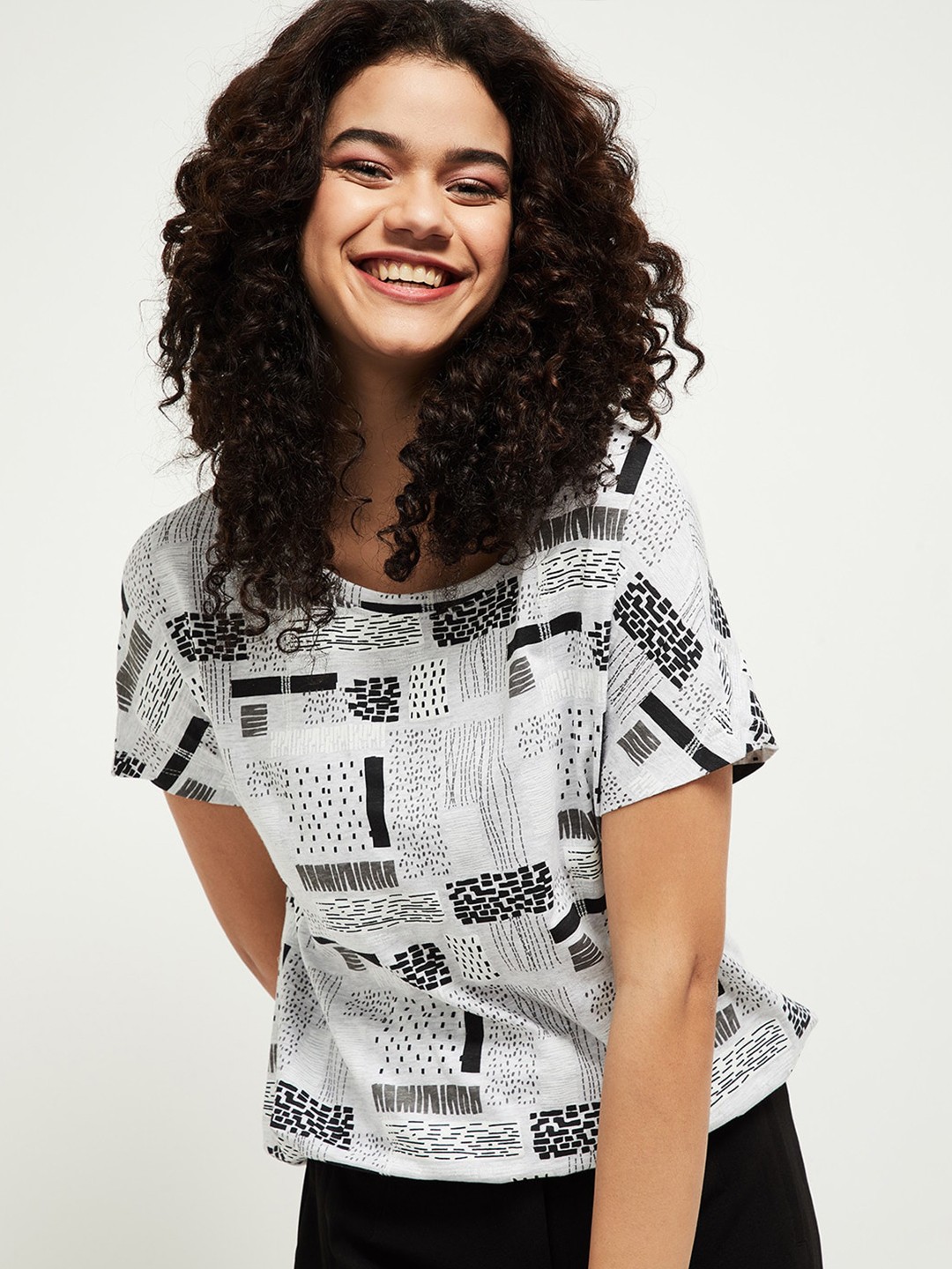 

max Women Grey Printed T-shirt