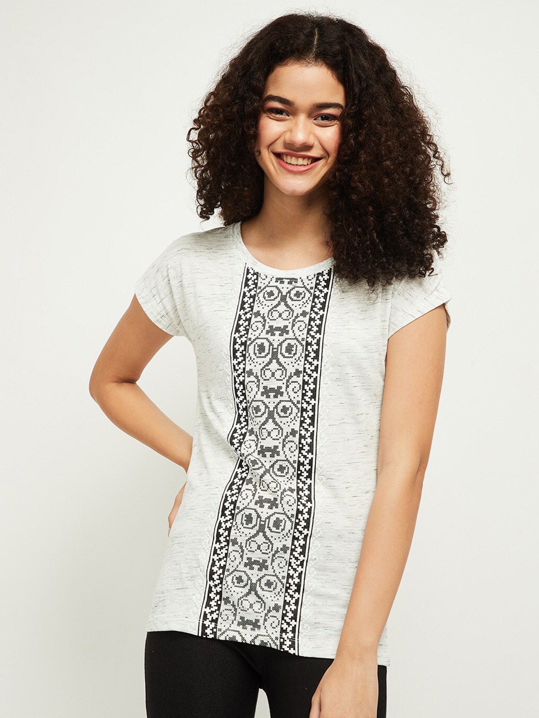 

max Women Off White & Black Printed T-shirt