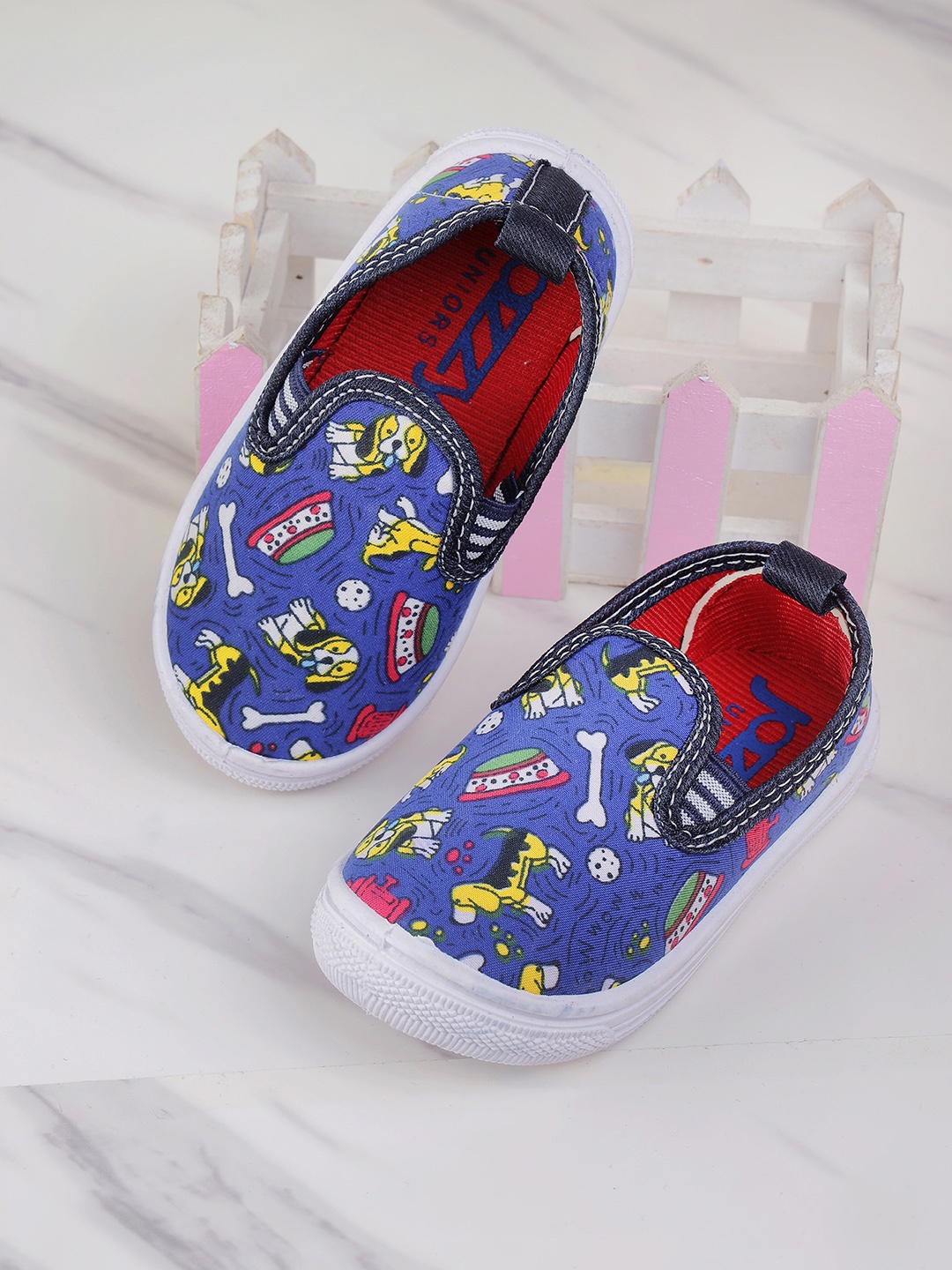 

Jazzy Juniors Boys Navy Blue Printed Slip-On Sneakers