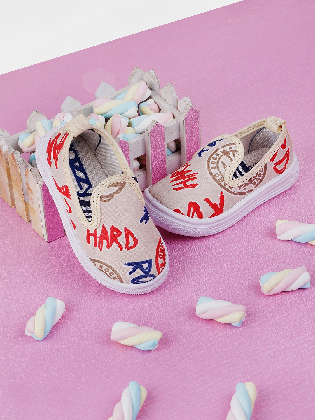 

Jazzy Juniors Boys Beige & Red Typography Printed Slip On Sneakers