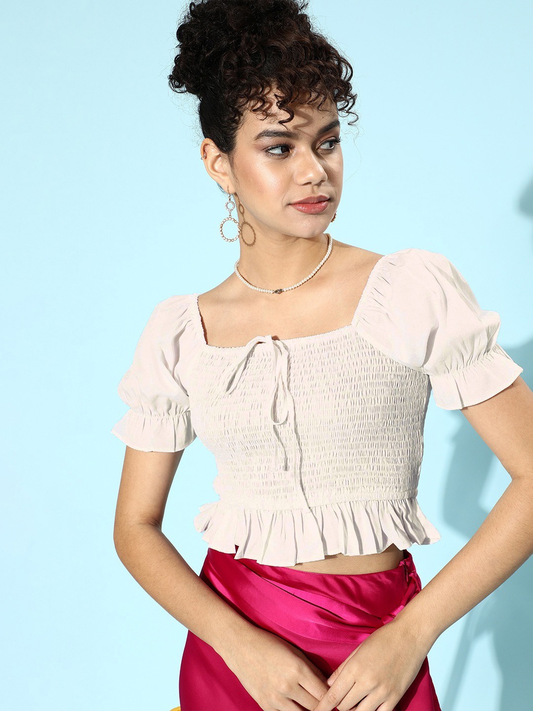 

Berrylush Women White Solid Cropped Top