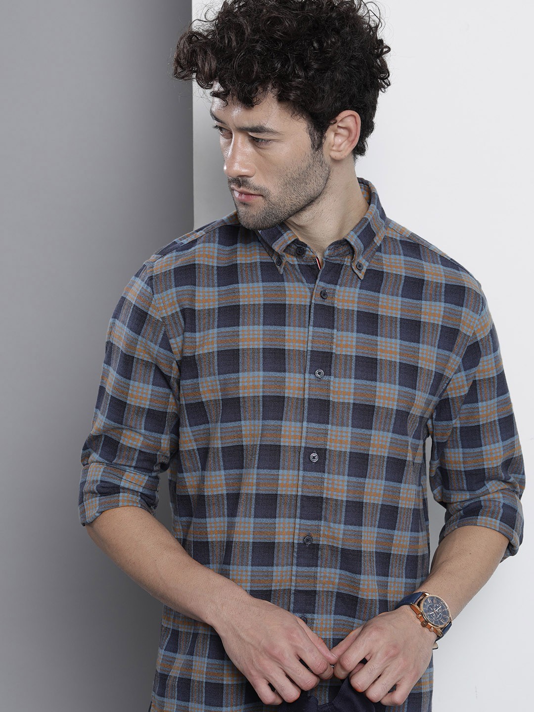 

Tommy Hilfiger Men Navy Blue Opaque Checked Casual Shirt