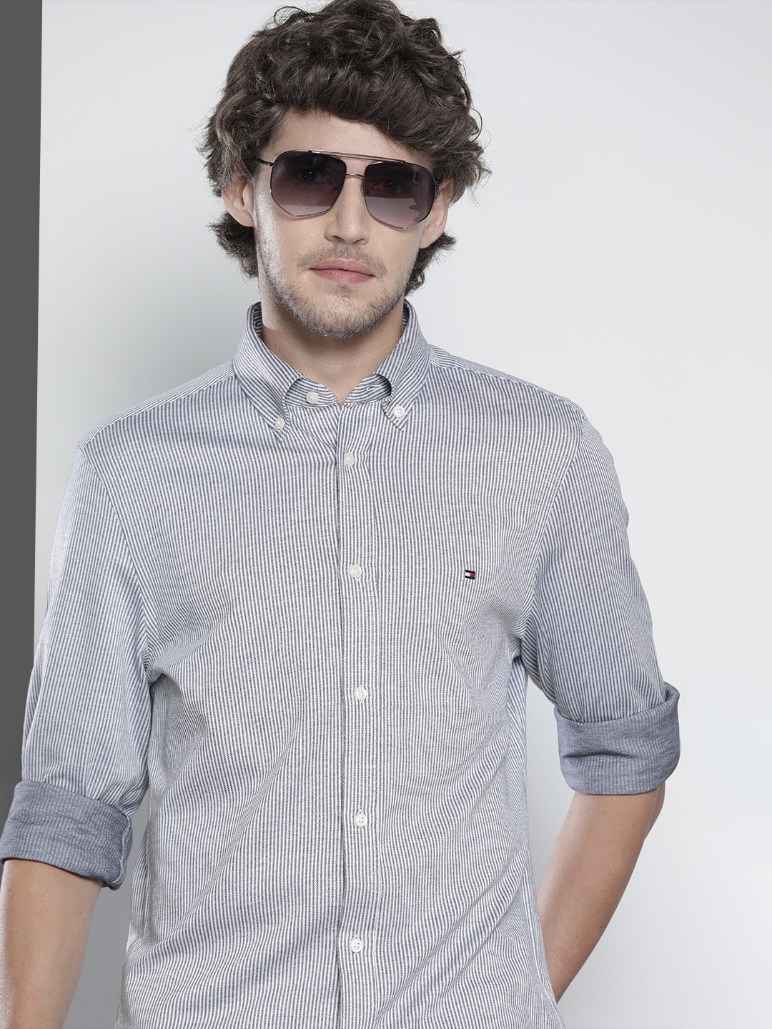 

Tommy Hilfiger Men Blue Slim Fit Opaque Striped Pure Cotton Casual Shirt