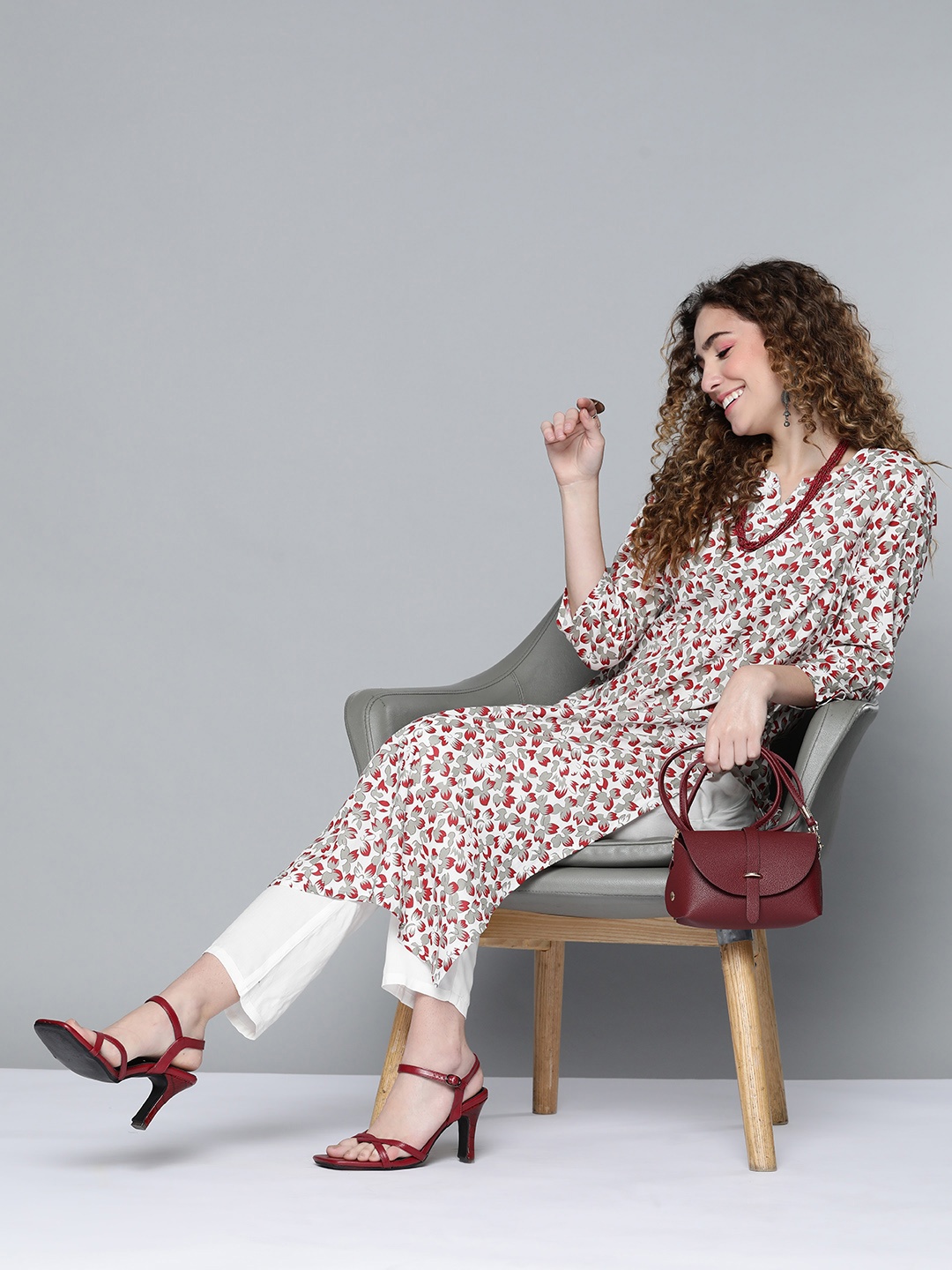 

HERE&NOW Women White & Red Ethnic Motifs Printed Kurta with Trousers