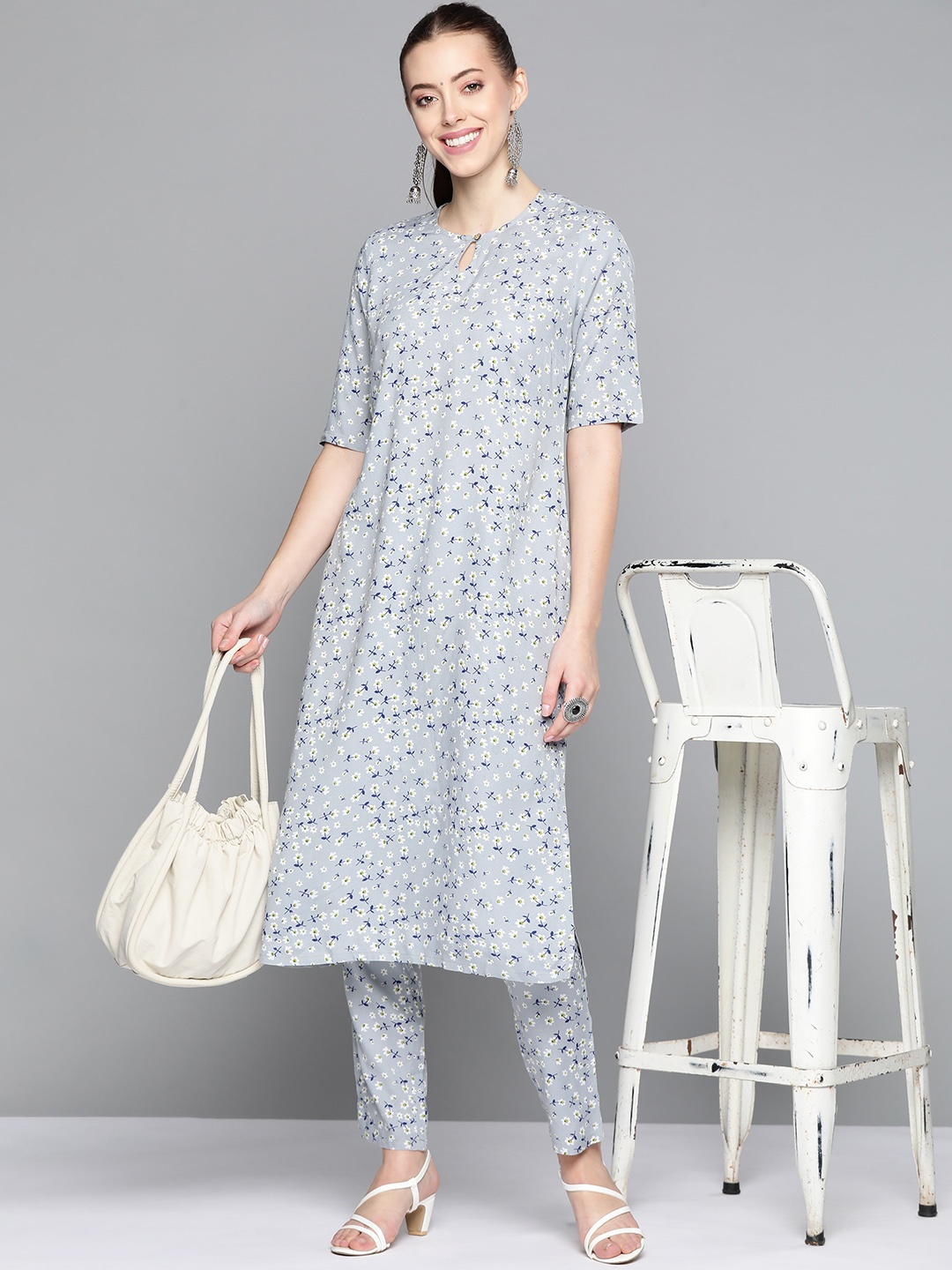 

HERE&NOW Women Blue & White Floral Printed Kurta with Palazzos