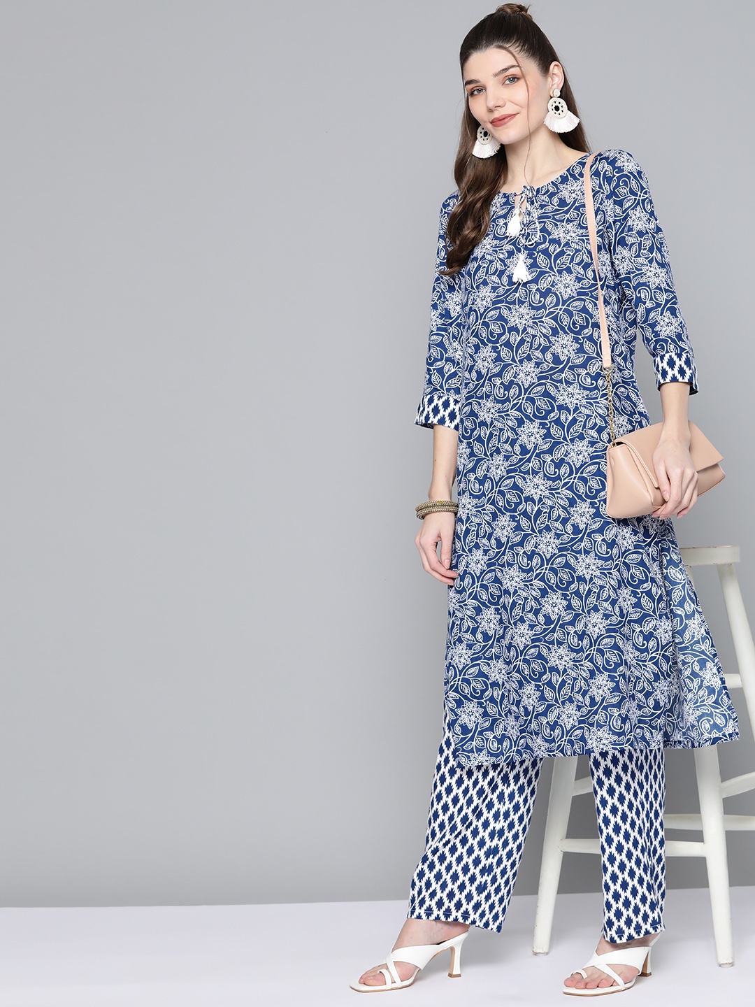 

HERE&NOW Women Navy Blue & White Ethnic Motifs Printed Kurta with Trousers